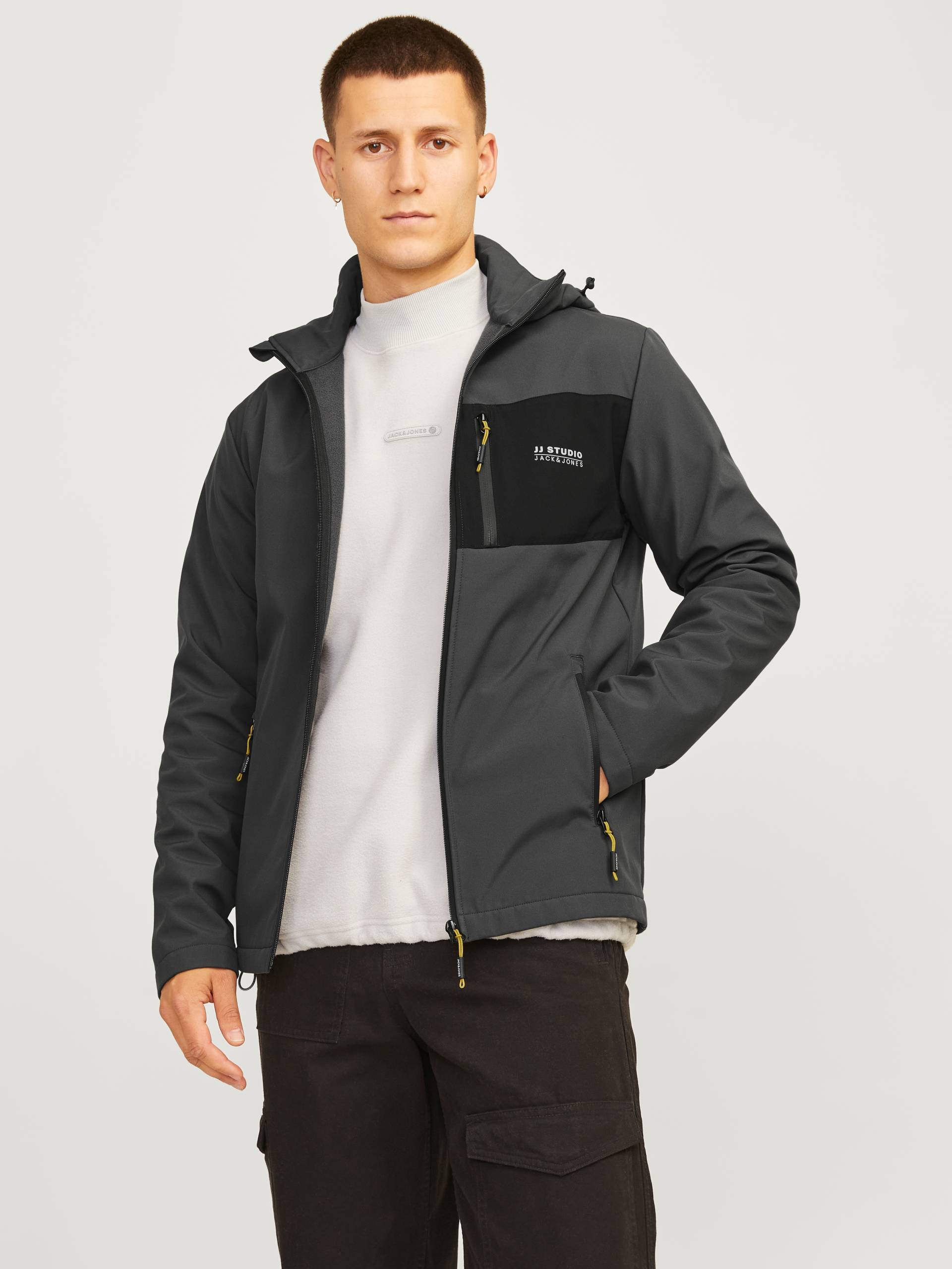 Jack & Jones Softshelljacke »JJTAYLOR SOFTSHELL JACKET«, mit Kapuze Jack & Jones Softshelljacke »JJTAYLOR SOFTSHELL JACKET«, mit Kapuze von Jack & Jones