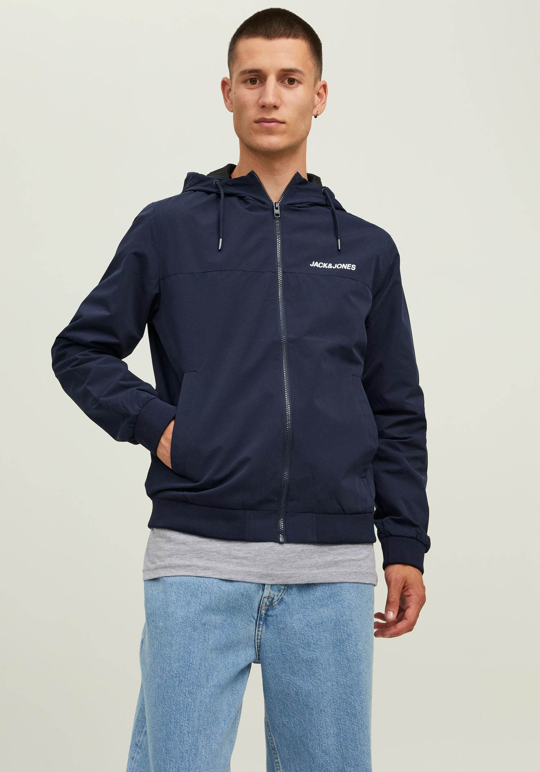 Jack & Jones Windbreaker »RUSH BLOCKING HOOD BOMBER«, mit Kapuze von Jack & Jones