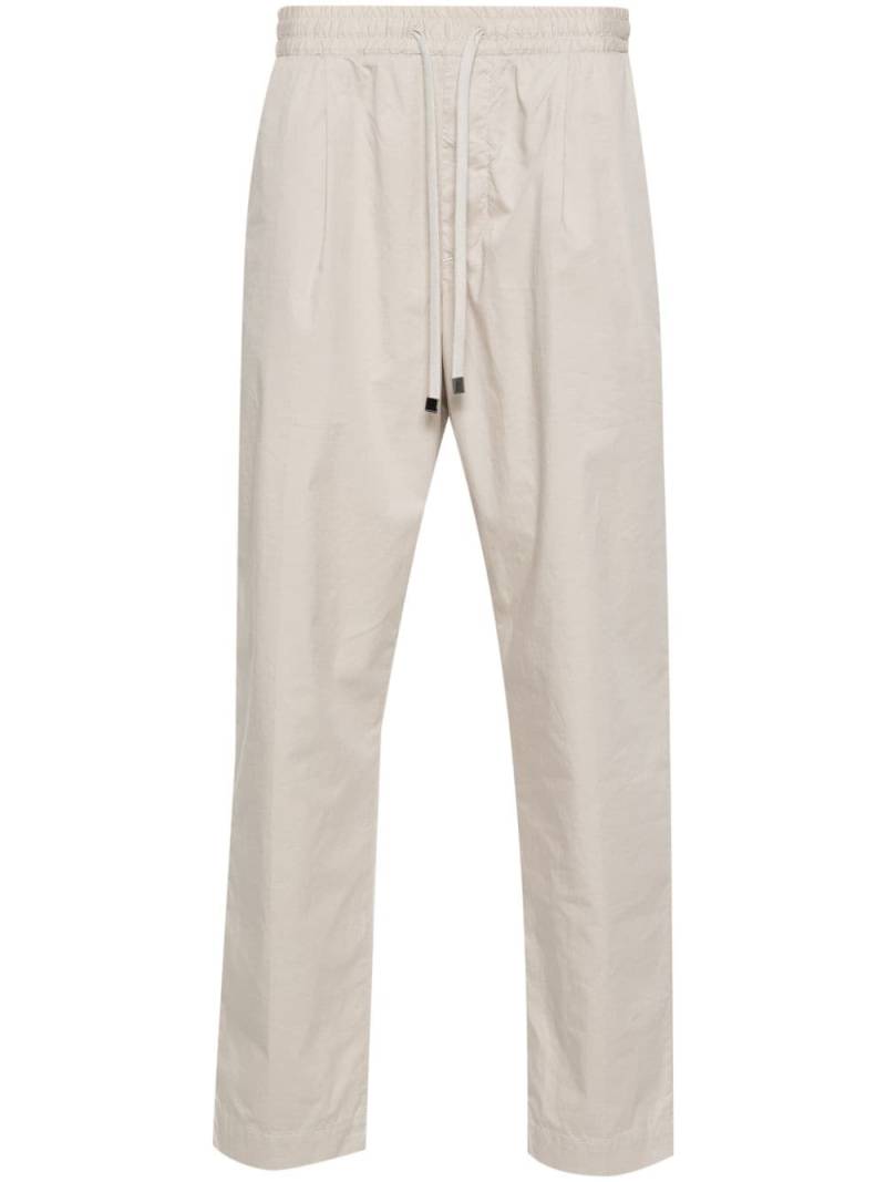 Jacob Cohën logo-plaque tapered trousers - Neutrals von Jacob Cohën