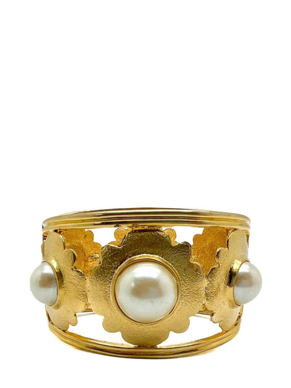 Jennifer Gibson Jewellery Vintage Broad Pearl Floral Motif Cuff 1980s - Gold von Jennifer Gibson Jewellery