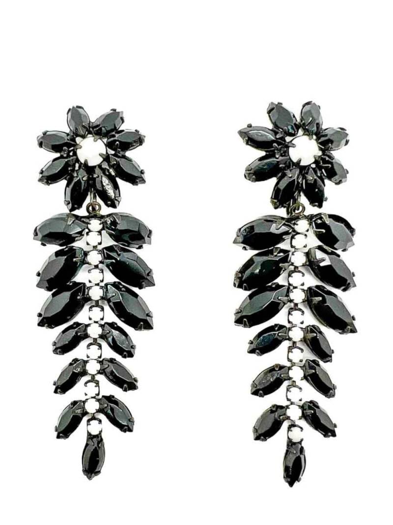 Jennifer Gibson Jewellery Vintage Hattie Carnegie Monochrome Floral Drop Earrings 1960s - Black von Jennifer Gibson Jewellery