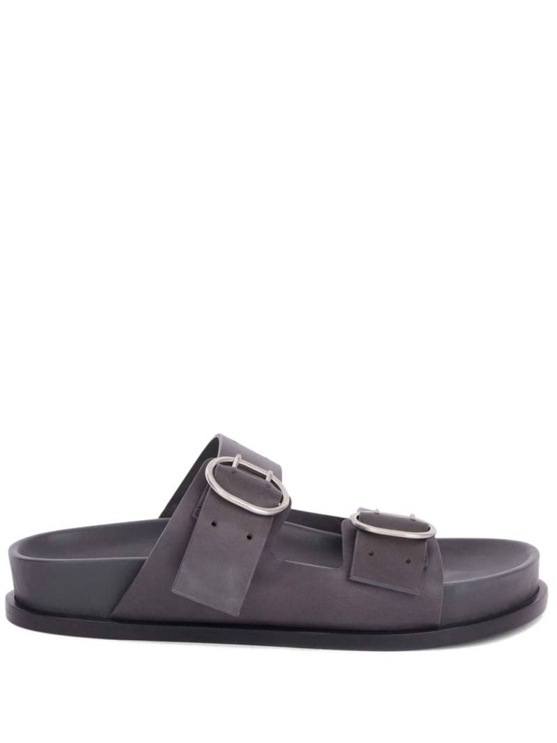 Jil Sander flat buckled leather sandals - Grey von Jil Sander