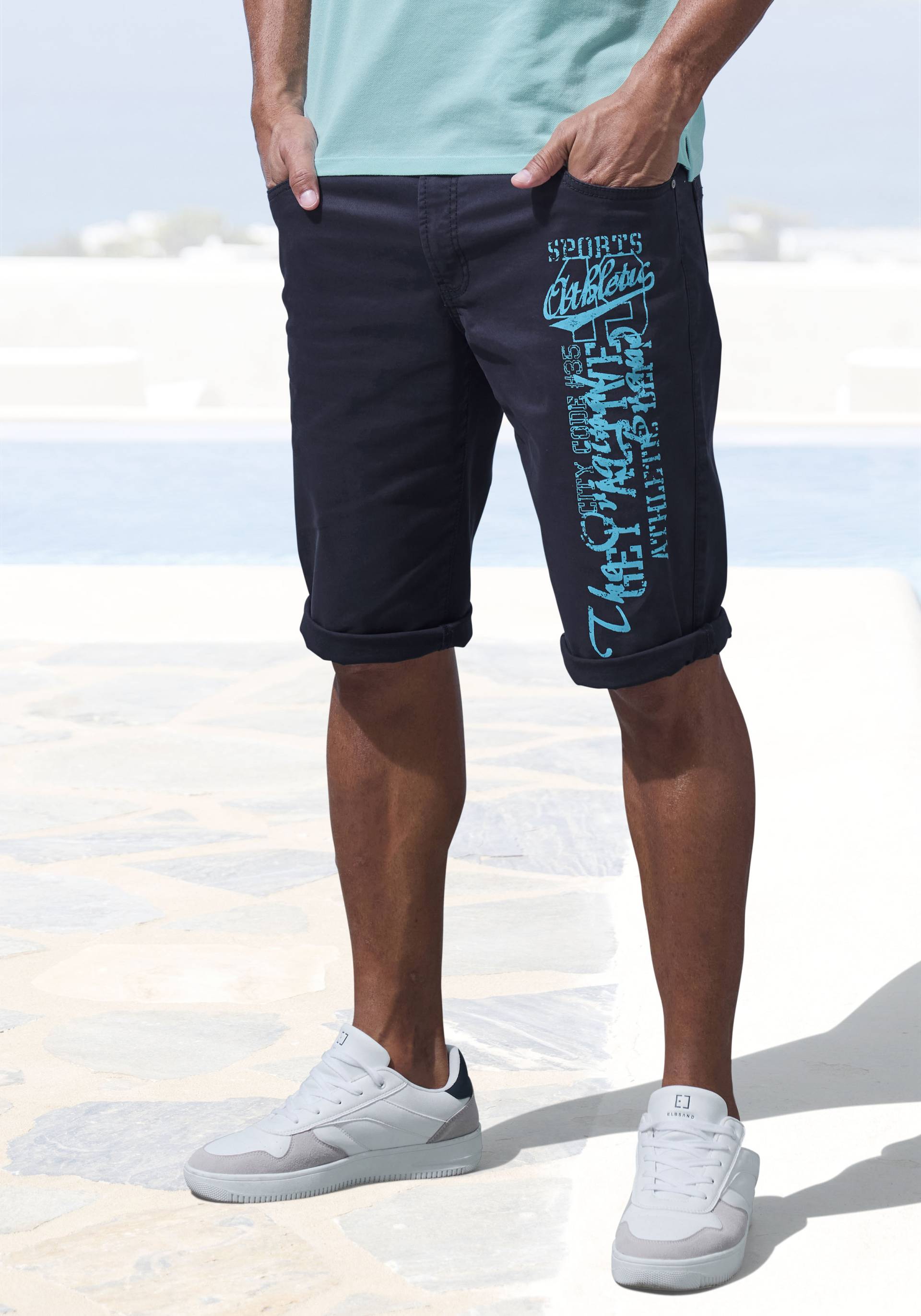 John Devin Bermudas »aus elastischer Baumwollmischung«, mit grossem Druck auf dem Bein, 3/4 Shorts von John Devin