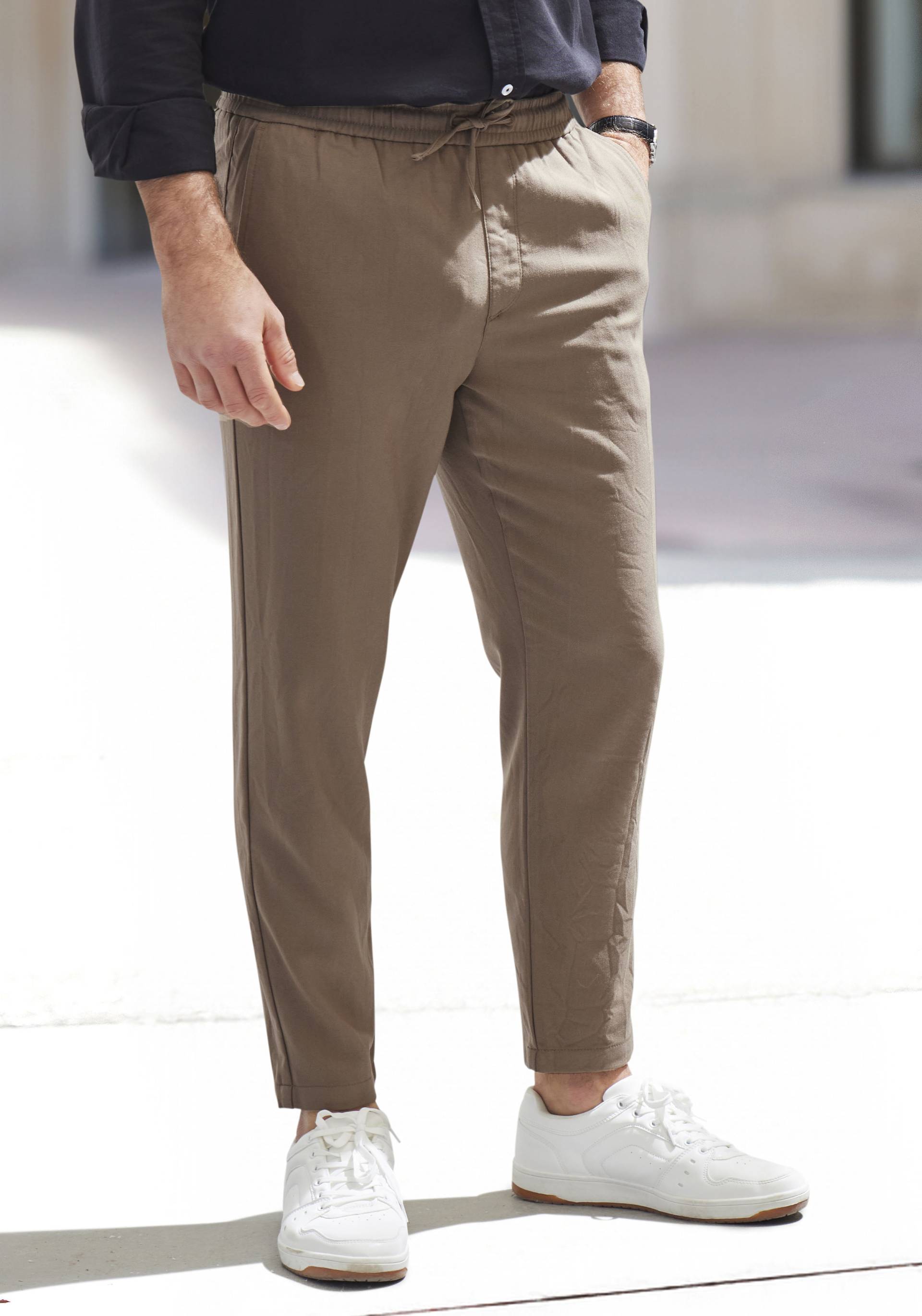 John Devin Jogger Pants, Regular Fit, Jogg Pants mit Bindeband, aus leichter Webqualität von John Devin