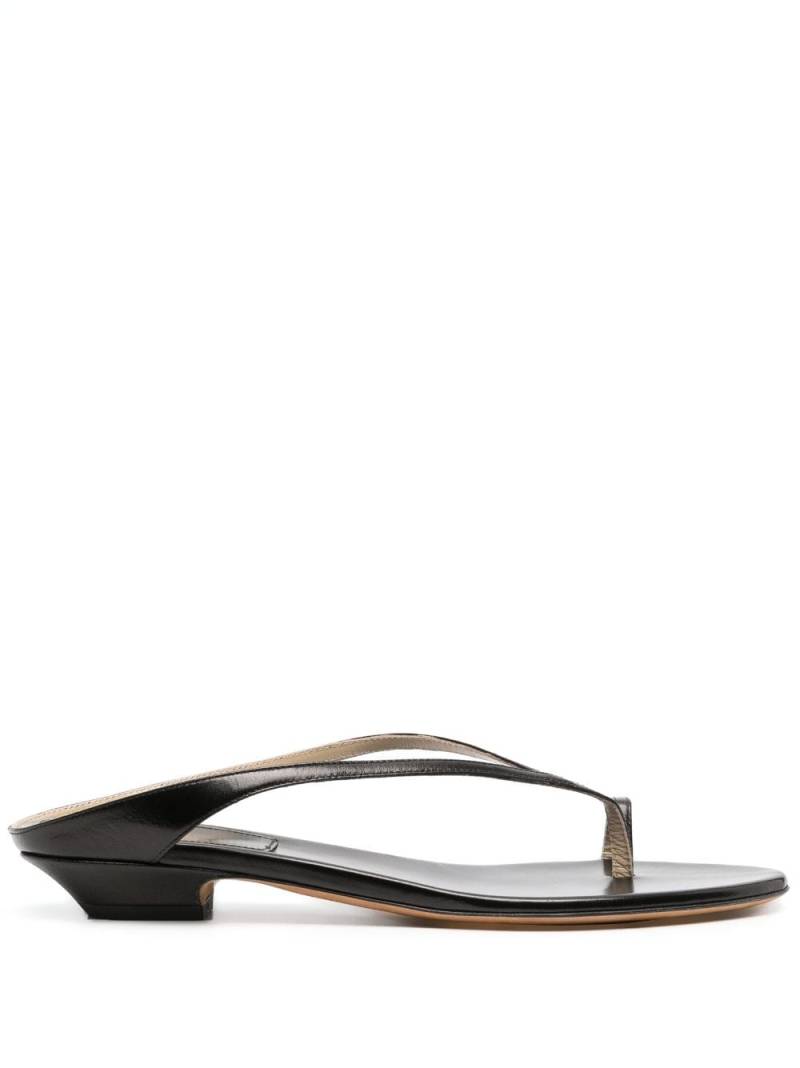 KHAITE The Marion flat leather sandals - Black von KHAITE