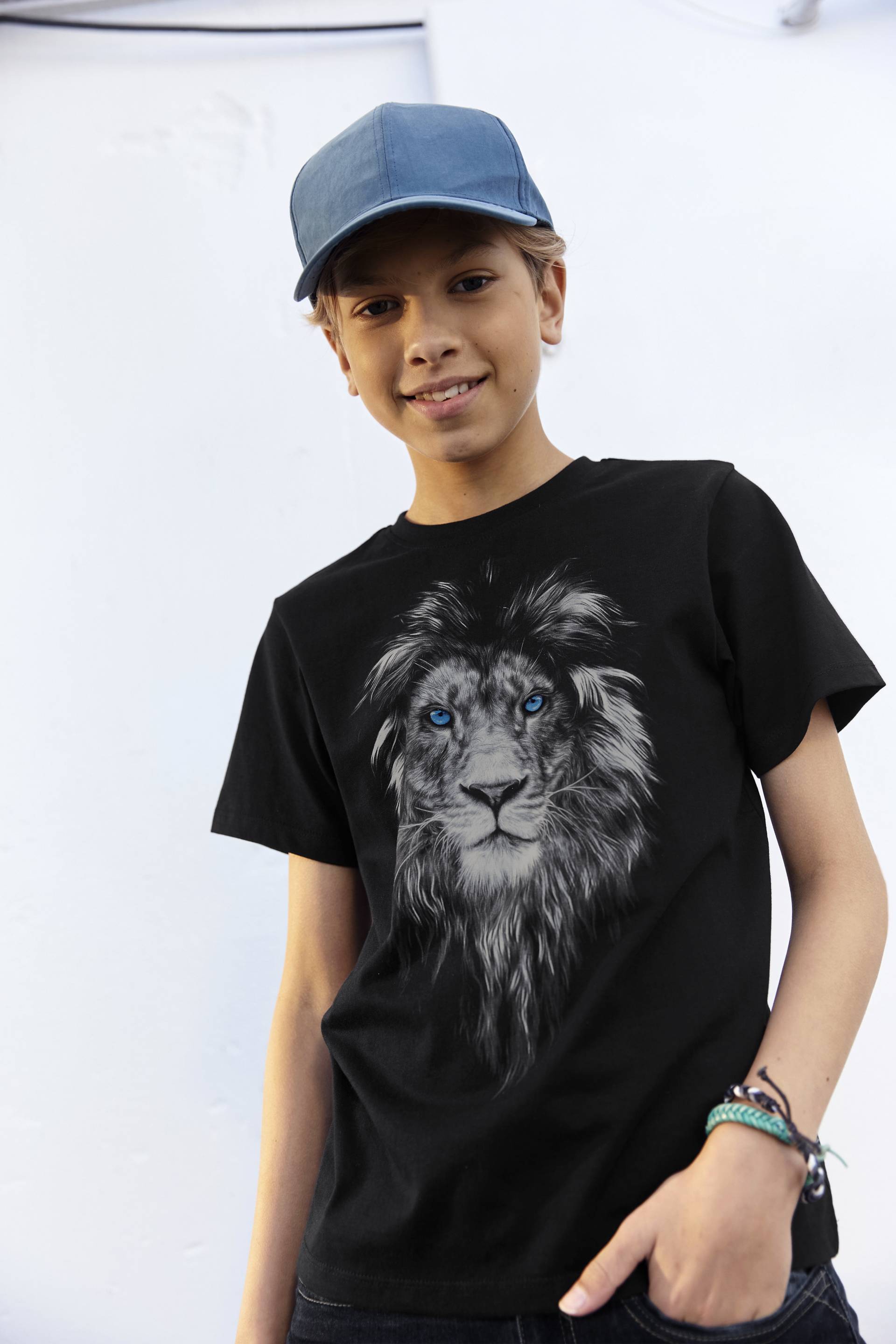 KIDSWORLD T-Shirt »LION WITH BLUE EYES« von KIDSWORLD