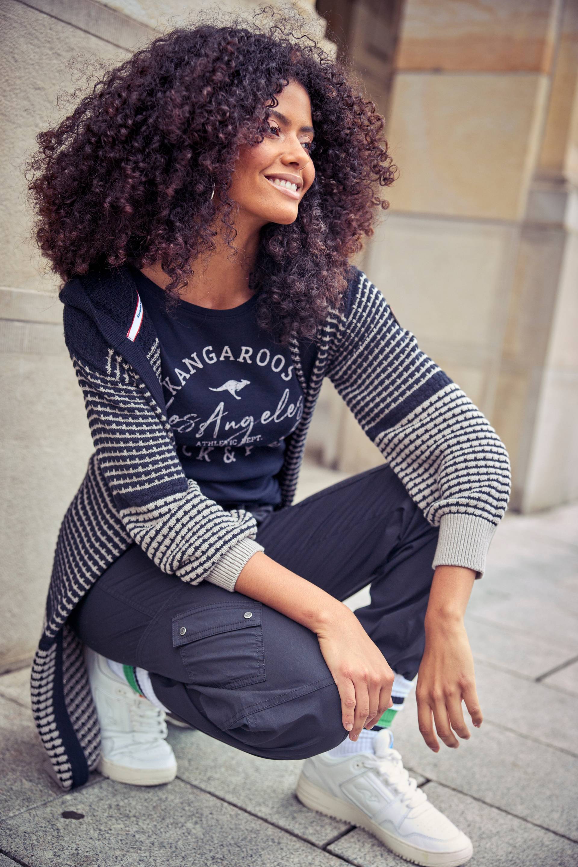 KangaROOS Kapuzenstrickjacke, mit angesagtem Strickmuster KangaROOS Kapuzenstrickjacke, mit angesagtem Strickmuster von KangaROOS