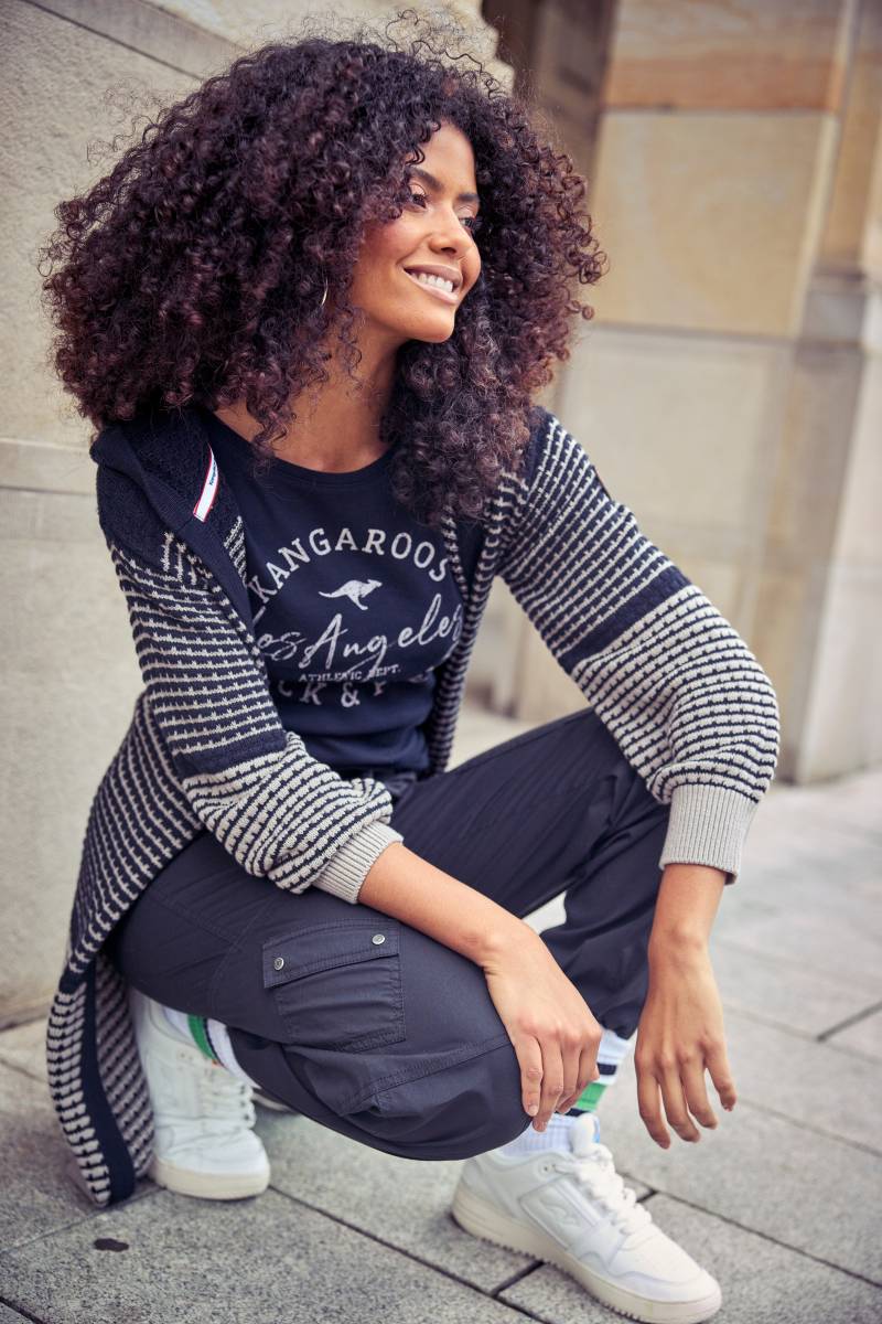 KangaROOS Kapuzenstrickjacke, mit angesagtem Strickmuster von KangaROOS
