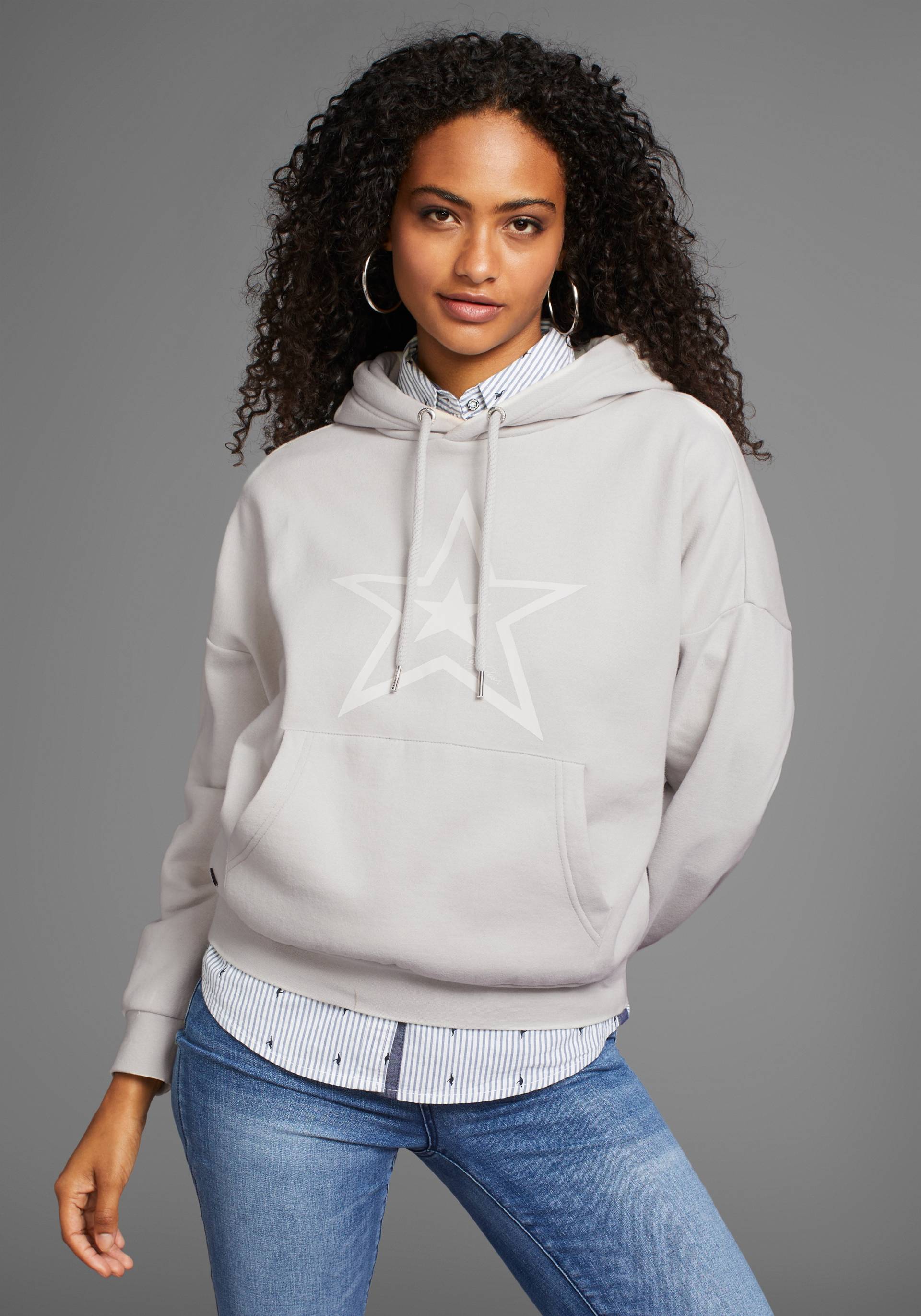 KangaROOS Kapuzensweatshirt, mit Stern-Print KangaROOS Kapuzensweatshirt, mit Stern-Print von KangaROOS