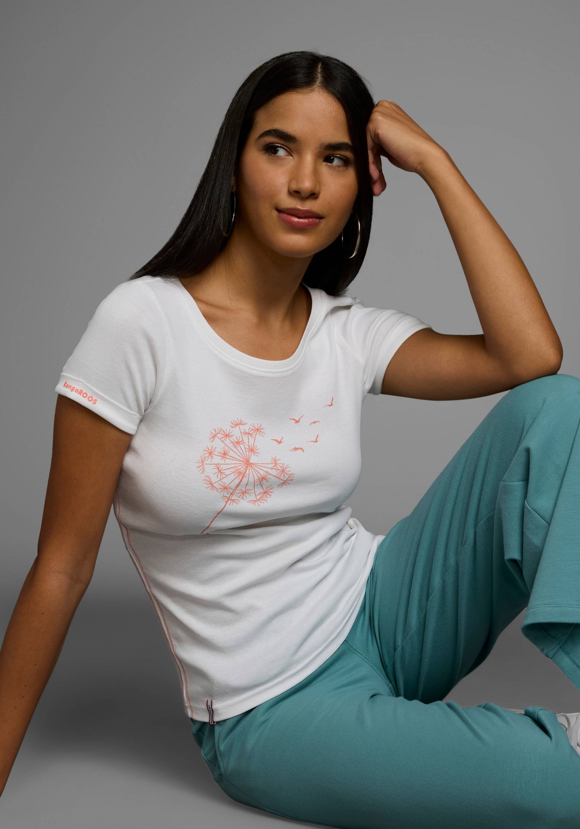 KangaROOS Kurzarmshirt, Kurzarm, körpernahe Passform, bedrucktes Design von KangaROOS