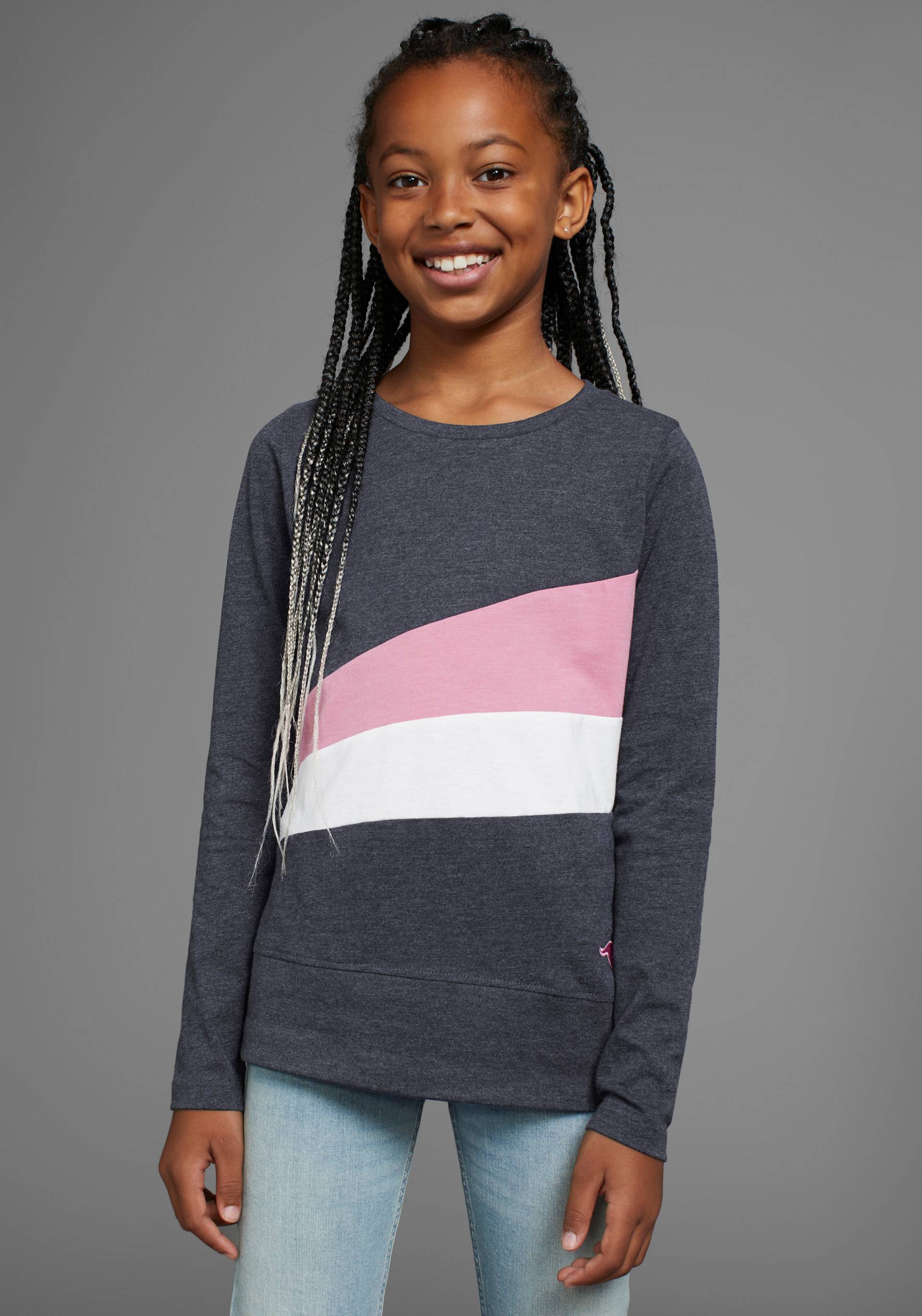 KangaROOS Langarmshirt »mit coolem Colourblocking«, mit Kangaroos Logo und Stickerei KangaROOS Langarmshirt »mit coolem Colourblocking«, mit Kangaroos Logo und Stickerei von KangaROOS