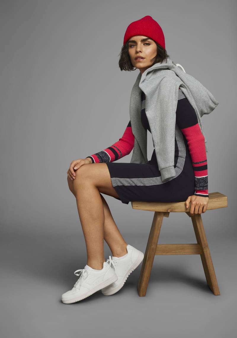 KangaROOS Strickkleid, figurbetont, lang, sportiver Look, aus Baumwollmix, Langarm von KangaROOS