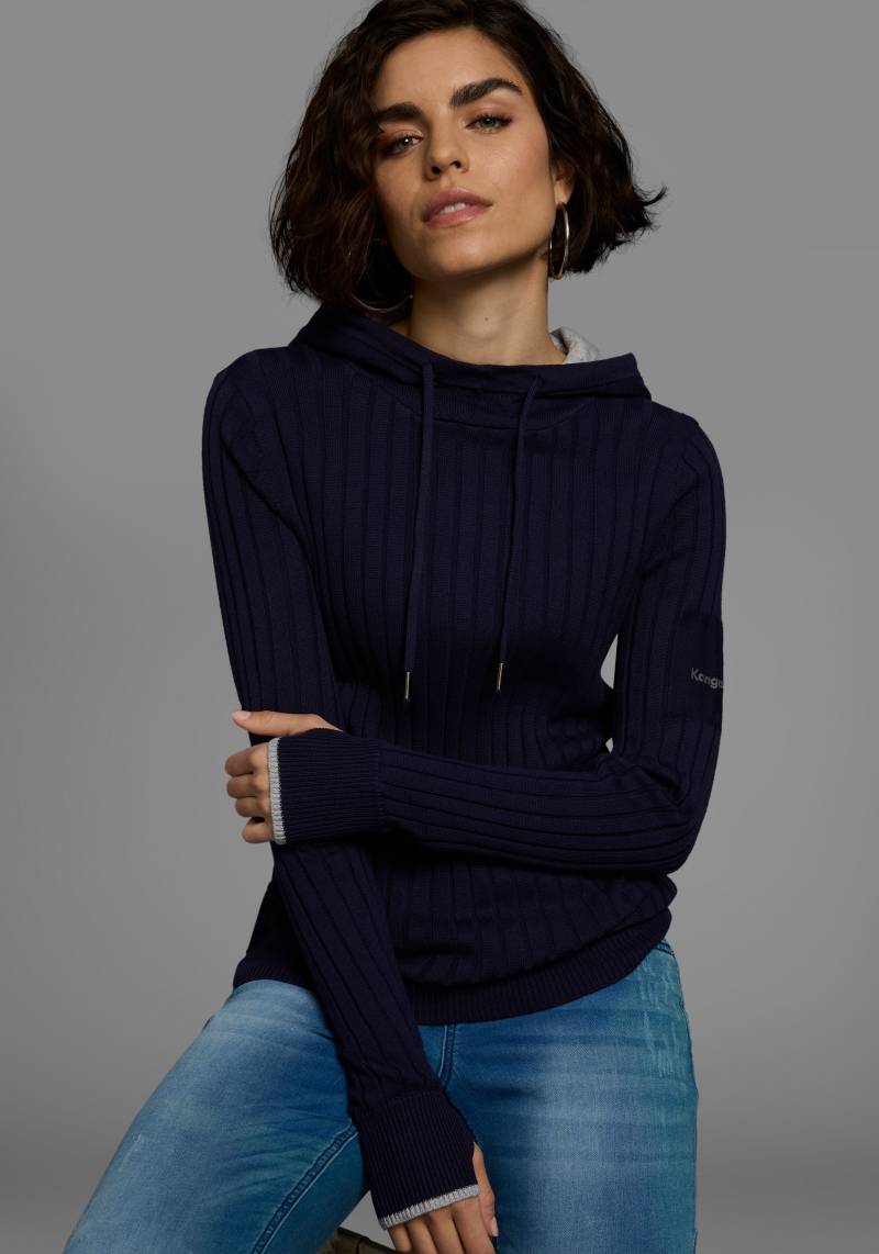 KangaROOS Strickpullover, mit kontrastfarbener Kapuzeninnenseite und Logodruck auf dem Arm von KangaROOS