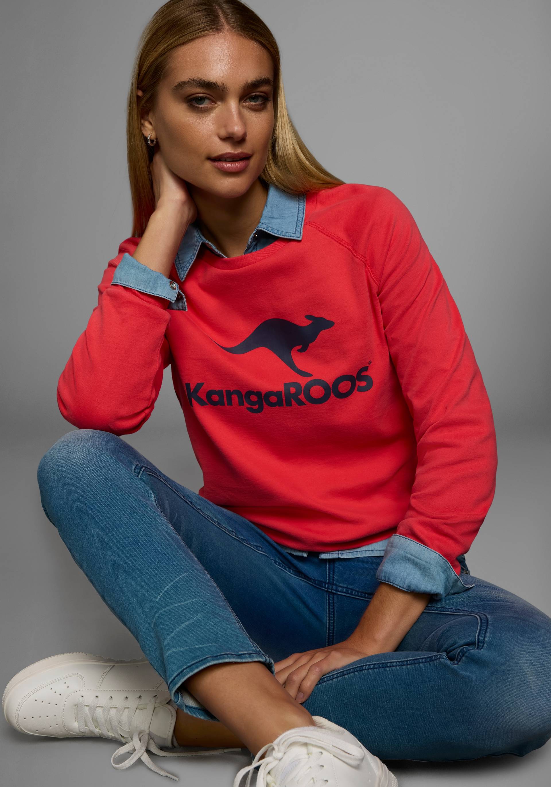 KangaROOS Sweatshirt, Langarm, figurumspielender Schnitt, mit Print, Rundhalsausschnitt KangaROOS Sweatshirt, Langarm, figurumspielender Schnitt, mit Print, Rundhalsausschnitt von KangaROOS