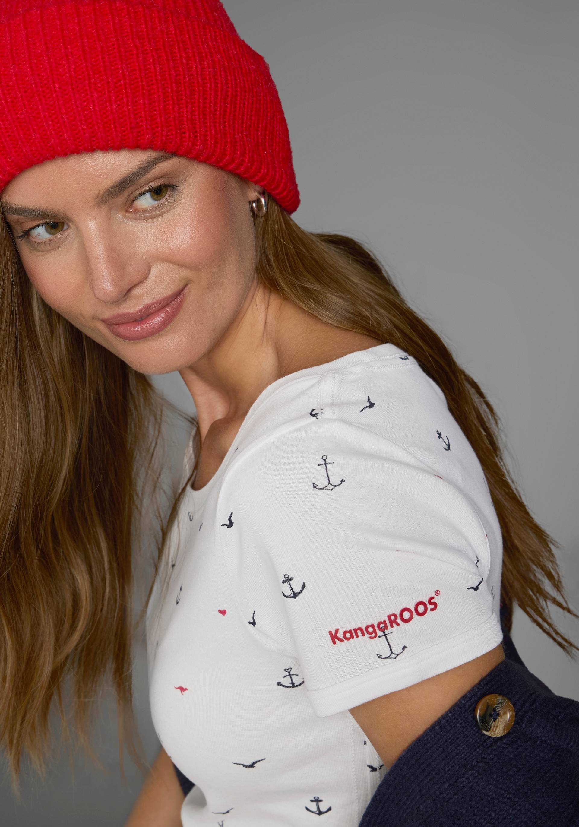 KangaROOS T-Shirt, kurzärmelig, sehr figurbetont und hüftbedeckend KangaROOS T-Shirt, kurzärmelig, sehr figurbetont und hüftbedeckend von KangaROOS