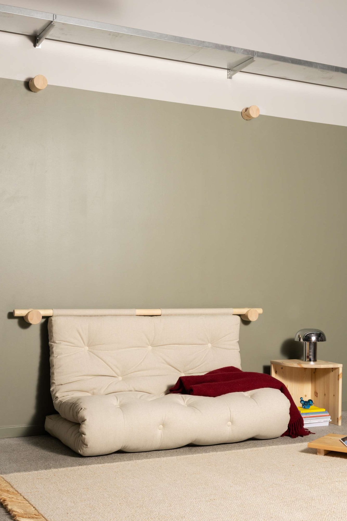 Karup Design Schlafsofa »Hooked Schlafsessel, Sitz- und Schlafplatz, Wandmontiert, platzsparend«, Futonmatratze inkl. Halterungsset aus FSC®-zertifiziertem Massivholz von Karup Design