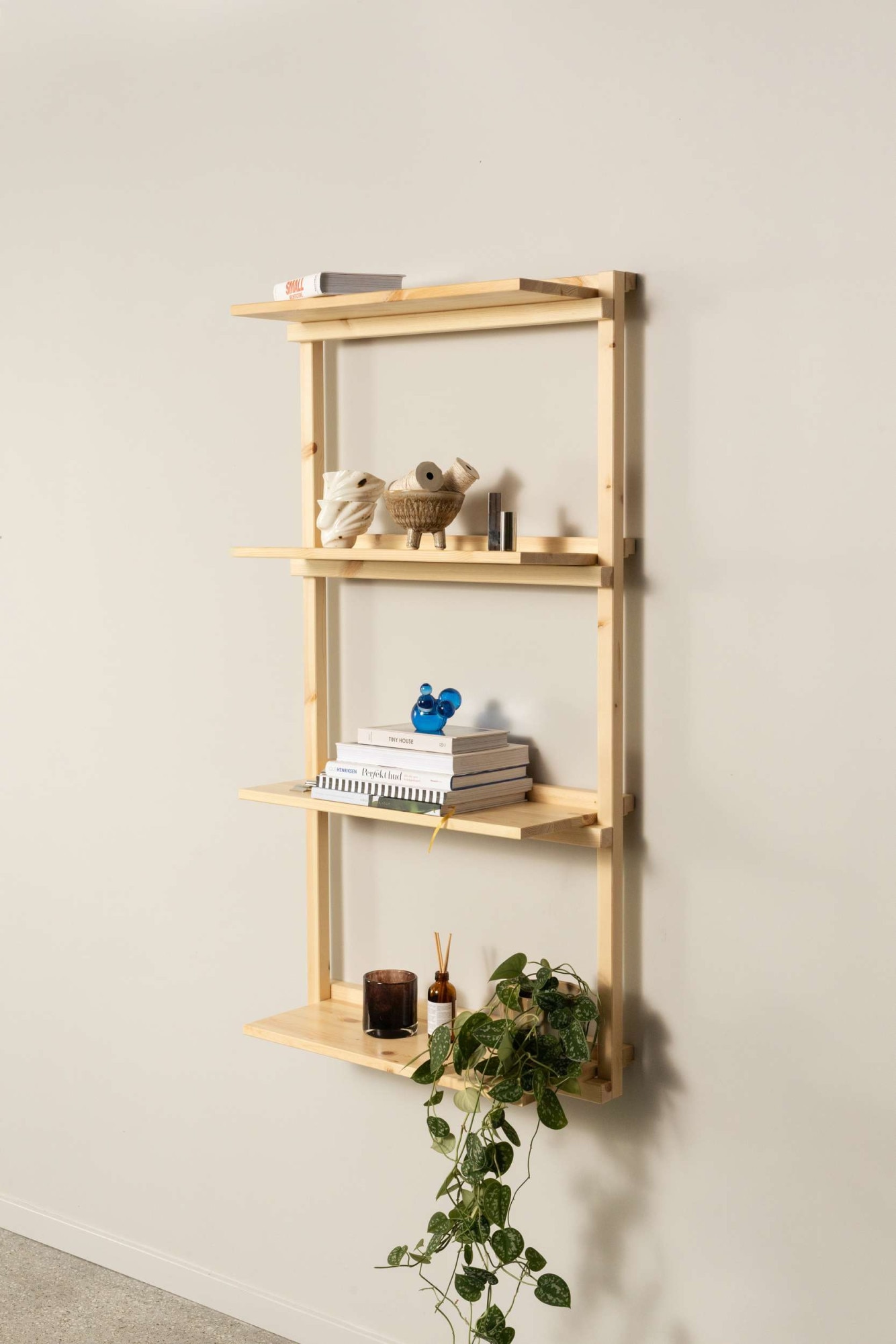 Karup Design Wandregal »Groove Shelving Narrow, Wandregal, Aufbewahrung, Deko, Platzsparend«, (B/H/T ca: 66x25,5x127cm), inkl. 4 Abnehmbare Regalböden aus FSC®-zertifiziertem Massivholz von Karup Design