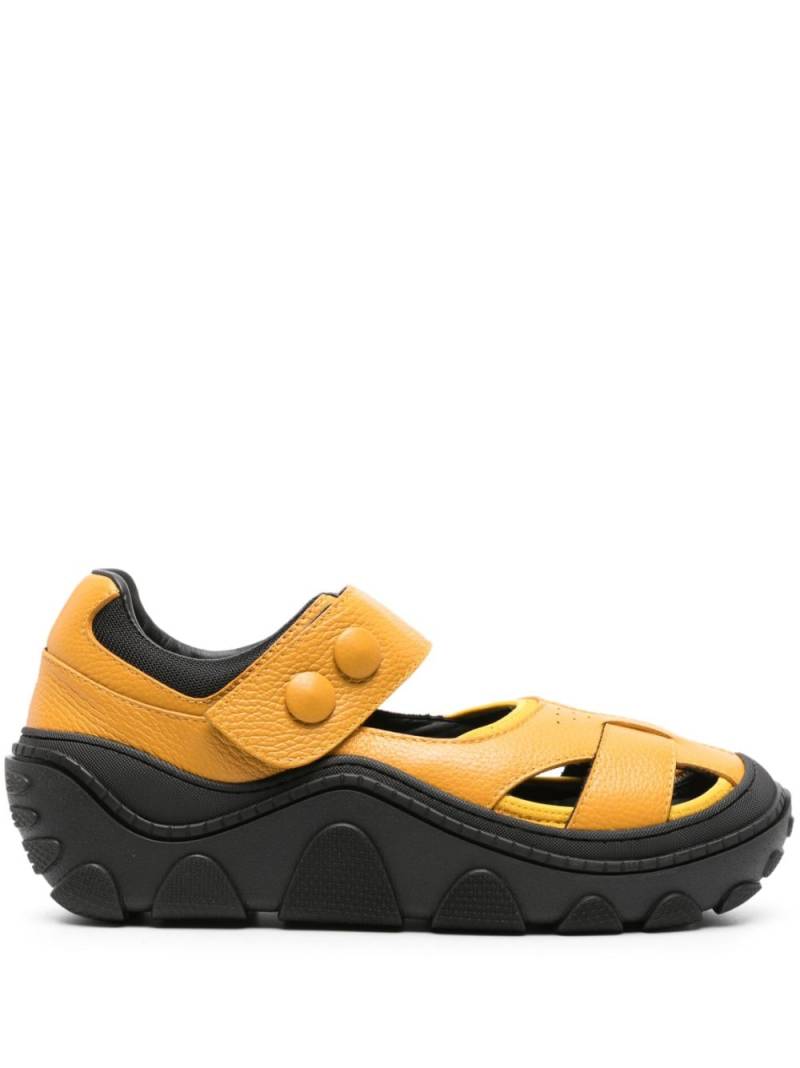 Kiko Kostadinov Hybrid leather sandals - Yellow von Kiko Kostadinov