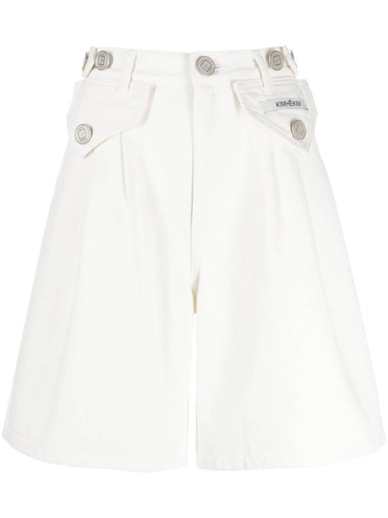 Kimhekim high-rise logo-patch denim shorts - White von Kimhekim