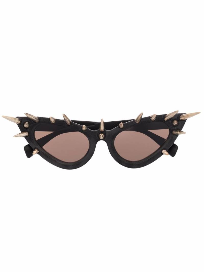 Kuboraum cat-eye frame spiked sunglasses - Black von Kuboraum