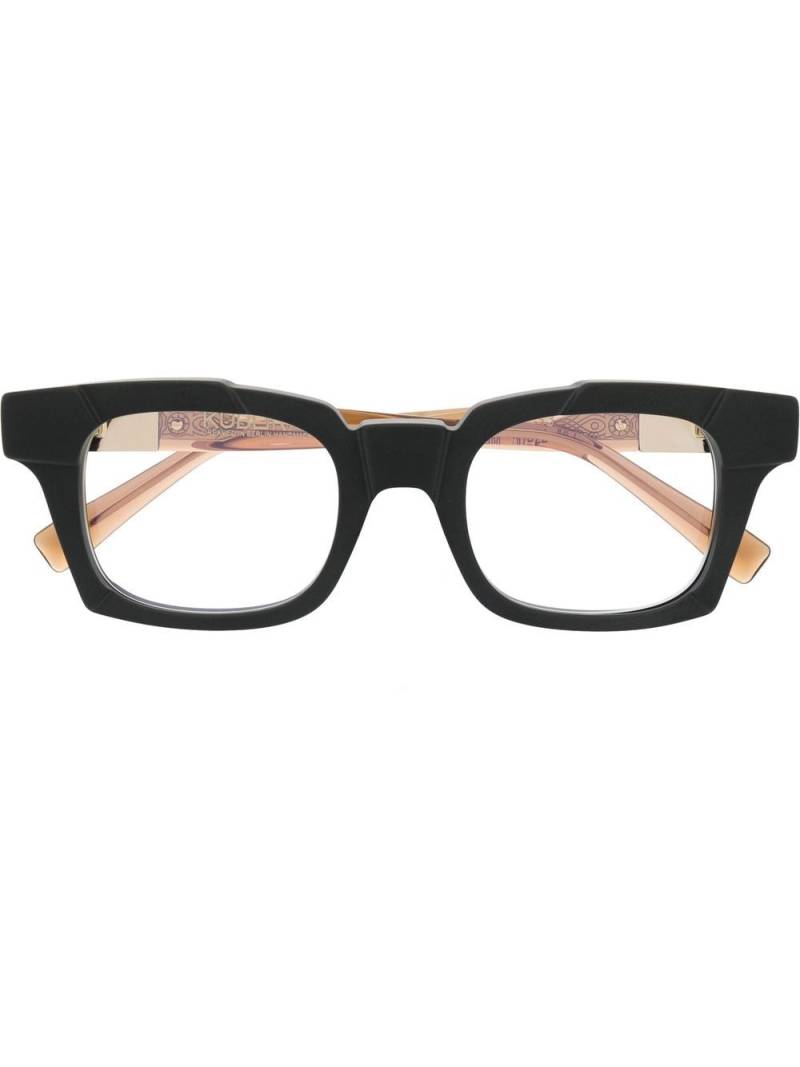 Kuboraum logo embossed glasses - Black von Kuboraum