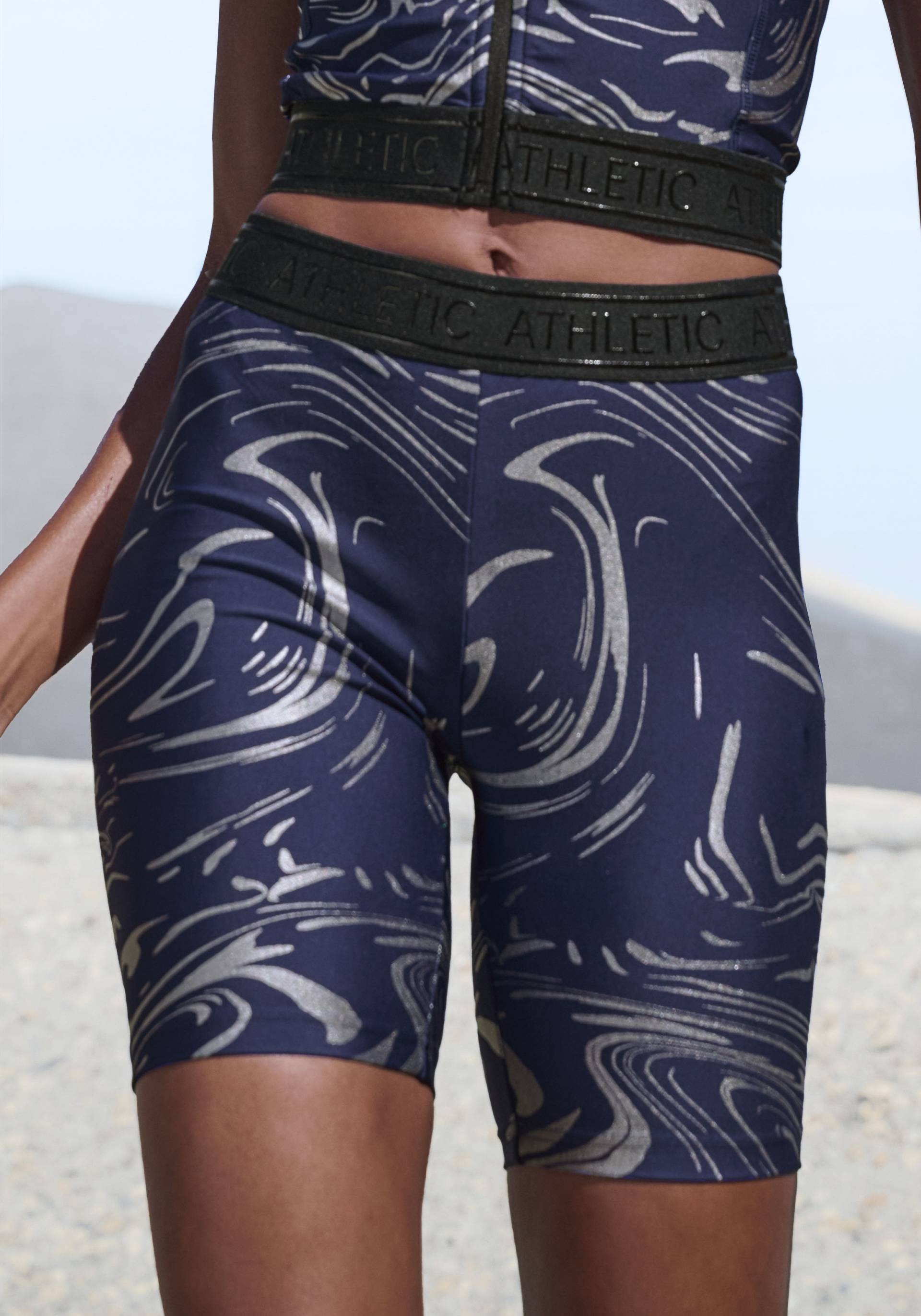 LASCANA ACTIVE Funktionsshorts, mit glänzendem 3D Schriftzug auf dem Bund LASCANA ACTIVE Funktionsshorts, mit glänzendem 3D Schriftzug auf dem Bund von LASCANA ACTIVE