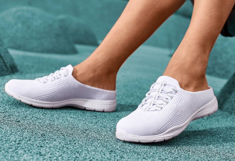 LASCANA ACTIVE Slip-On Sneaker, zum Reinschlüpfen, ultraleicht, Sabot, Clog, Freizeitschuh VEGAN von LASCANA ACTIVE