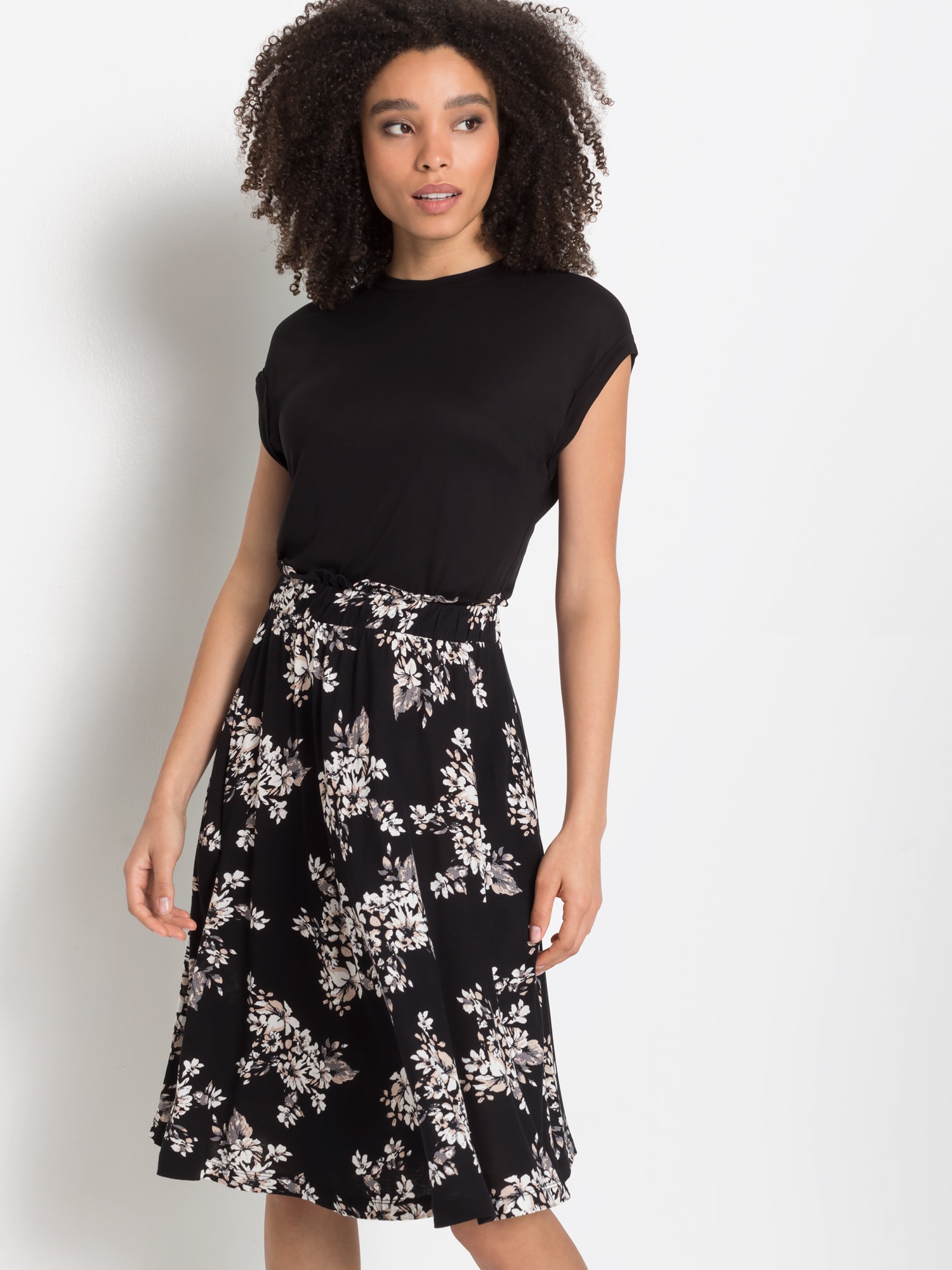 LASCANA Jerseykleid, mit Paperbag-Bund LASCANA Jerseykleid, mit Paperbag-Bund von LASCANA