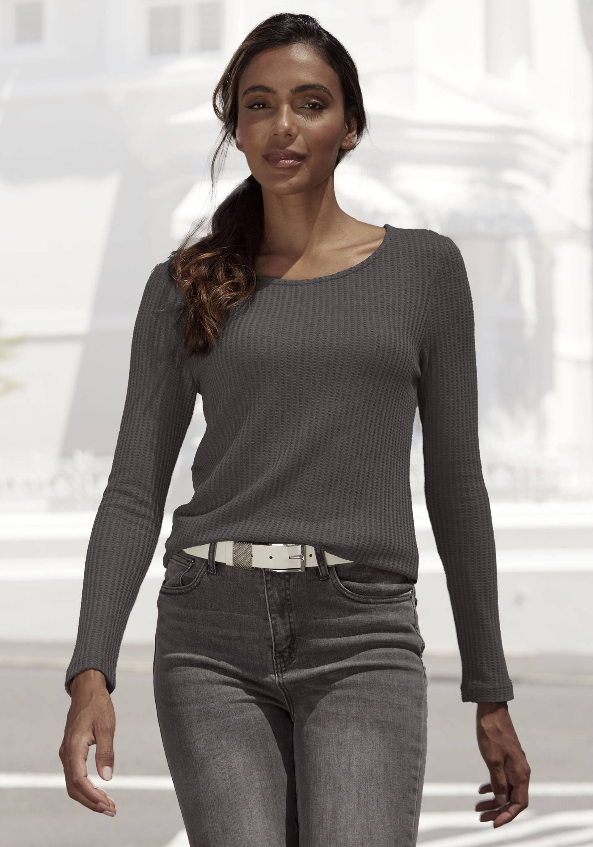 LASCANA Langarmshirt »in modischer Piqué-Optik«, aus pflegeleichter Qualität mit Viskose LASCANA Langarmshirt »in modischer Piqué-Optik«, aus pflegeleichter Qualität mit Viskose von LASCANA