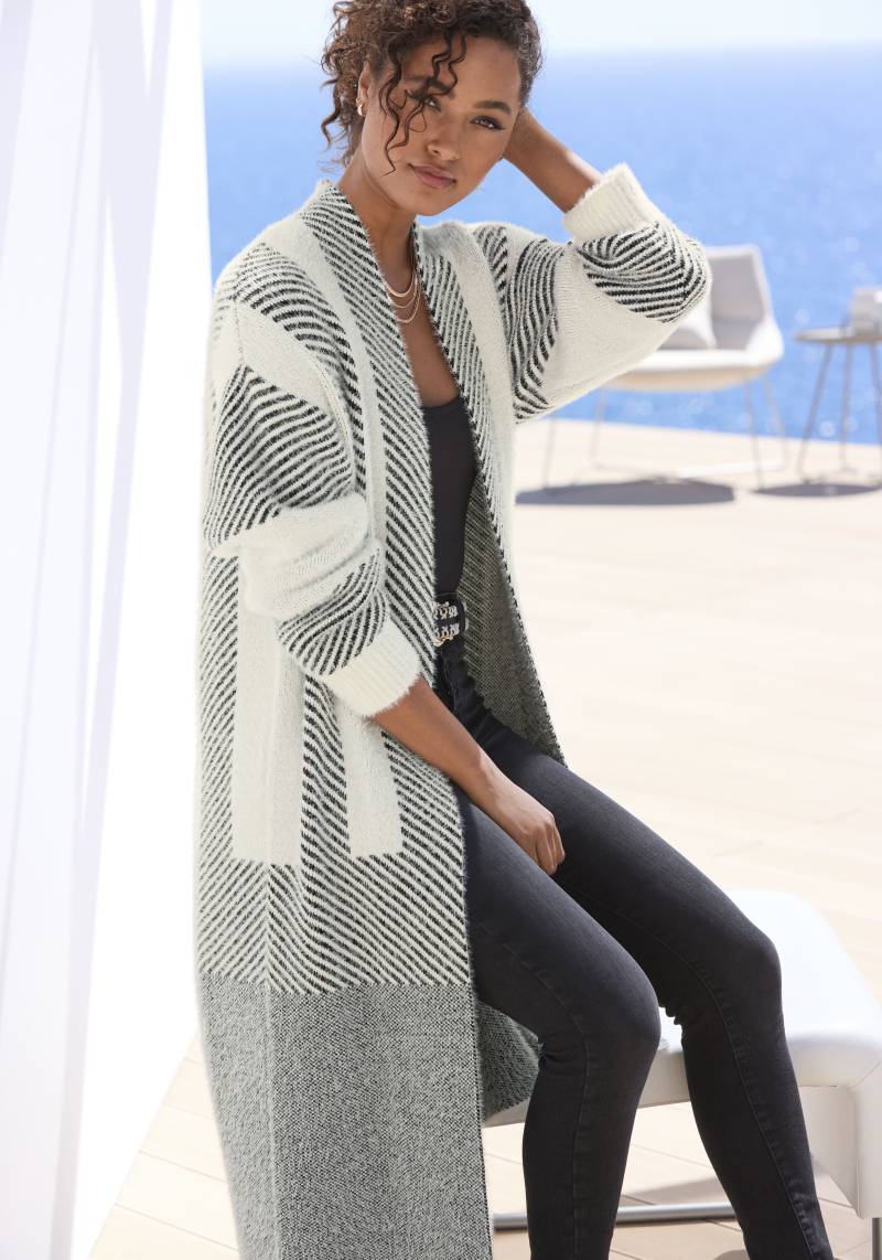 LASCANA Longstrickjacke, aus flauschigem Strick, Cardigan mit langen Ärmeln von LASCANA