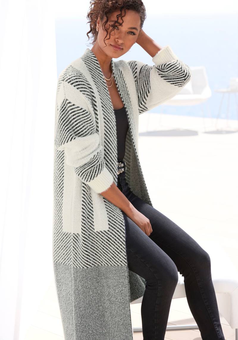 LASCANA Longstrickjacke, aus flauschigem Strick, Cardigan mit langen Ärmeln von LASCANA
