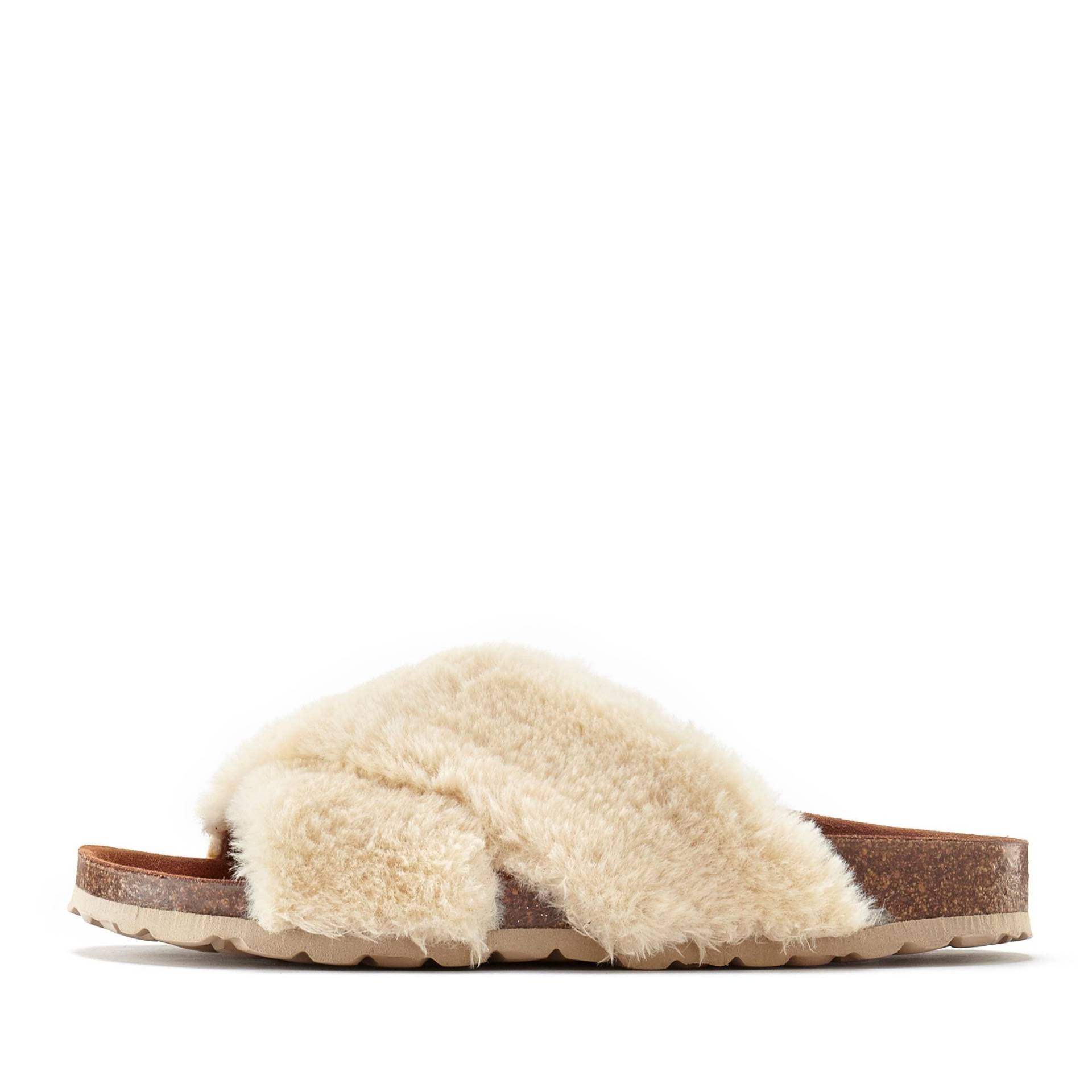 LASCANA Pantolette »Hausschuh, Mule, Sandale, offener Schuh,«, mit Korkfussbett und Fellimitat LASCANA Pantolette »Hausschuh, Mule, Sandale, offener Schuh,«, mit Korkfussbett und Fellimitat von LASCANA