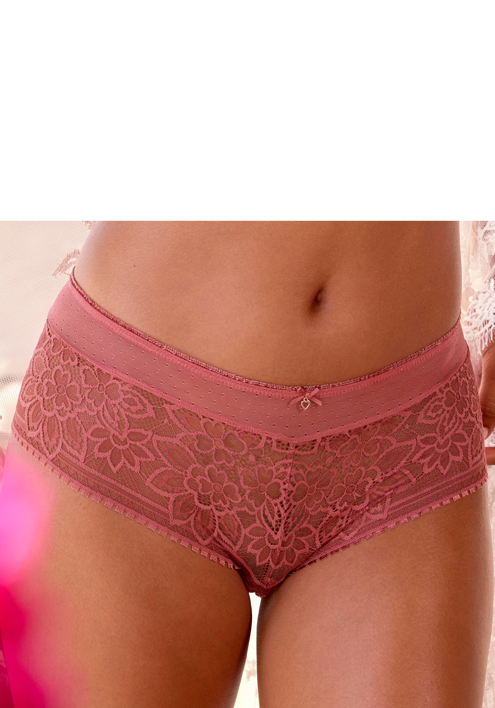 LASCANA Panty, aus blumiger Jacquardspitze mit hübschem Accessoire von LASCANA
