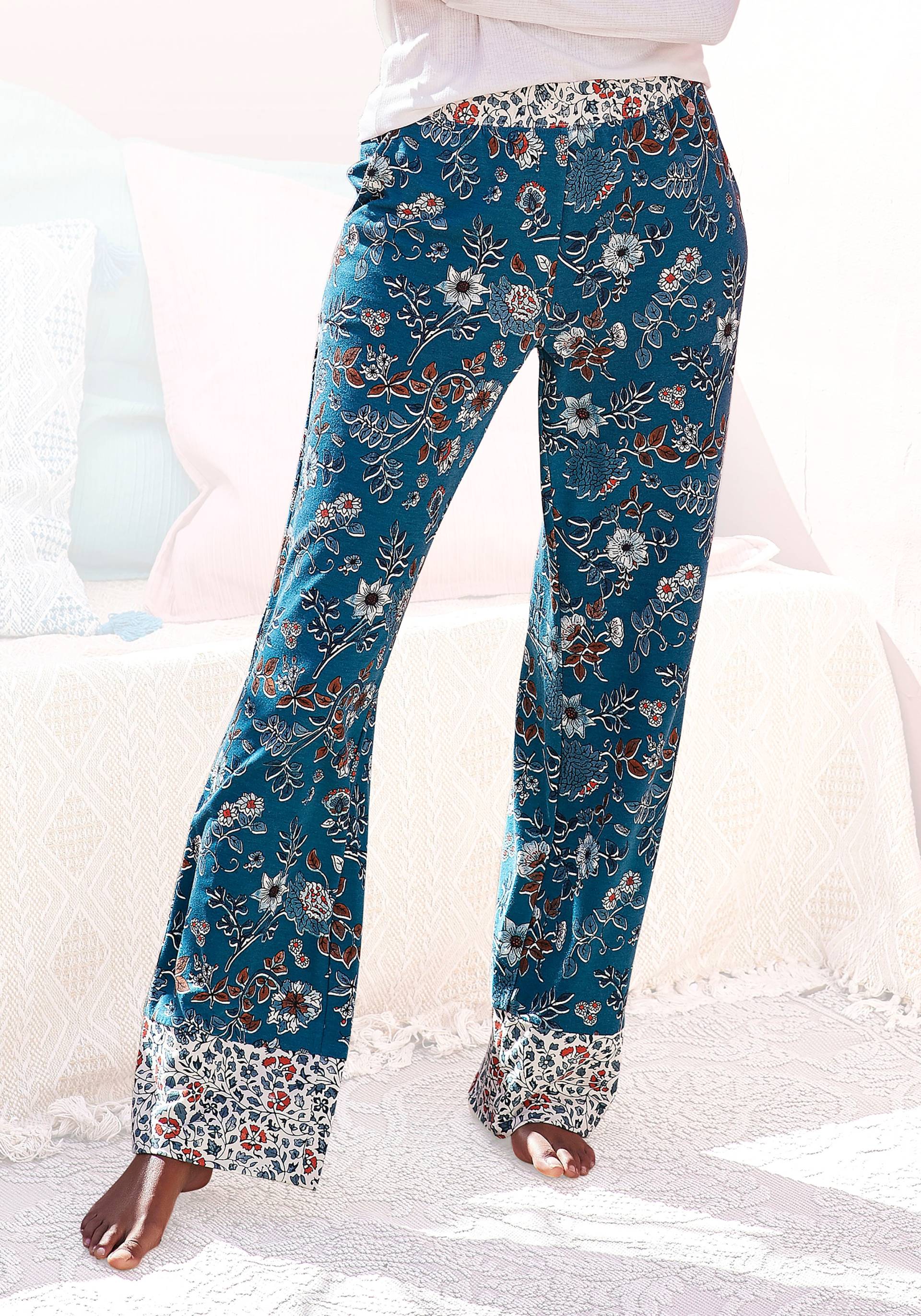 LASCANA Schlafhose, im Blumen Allover-Druck von LASCANA