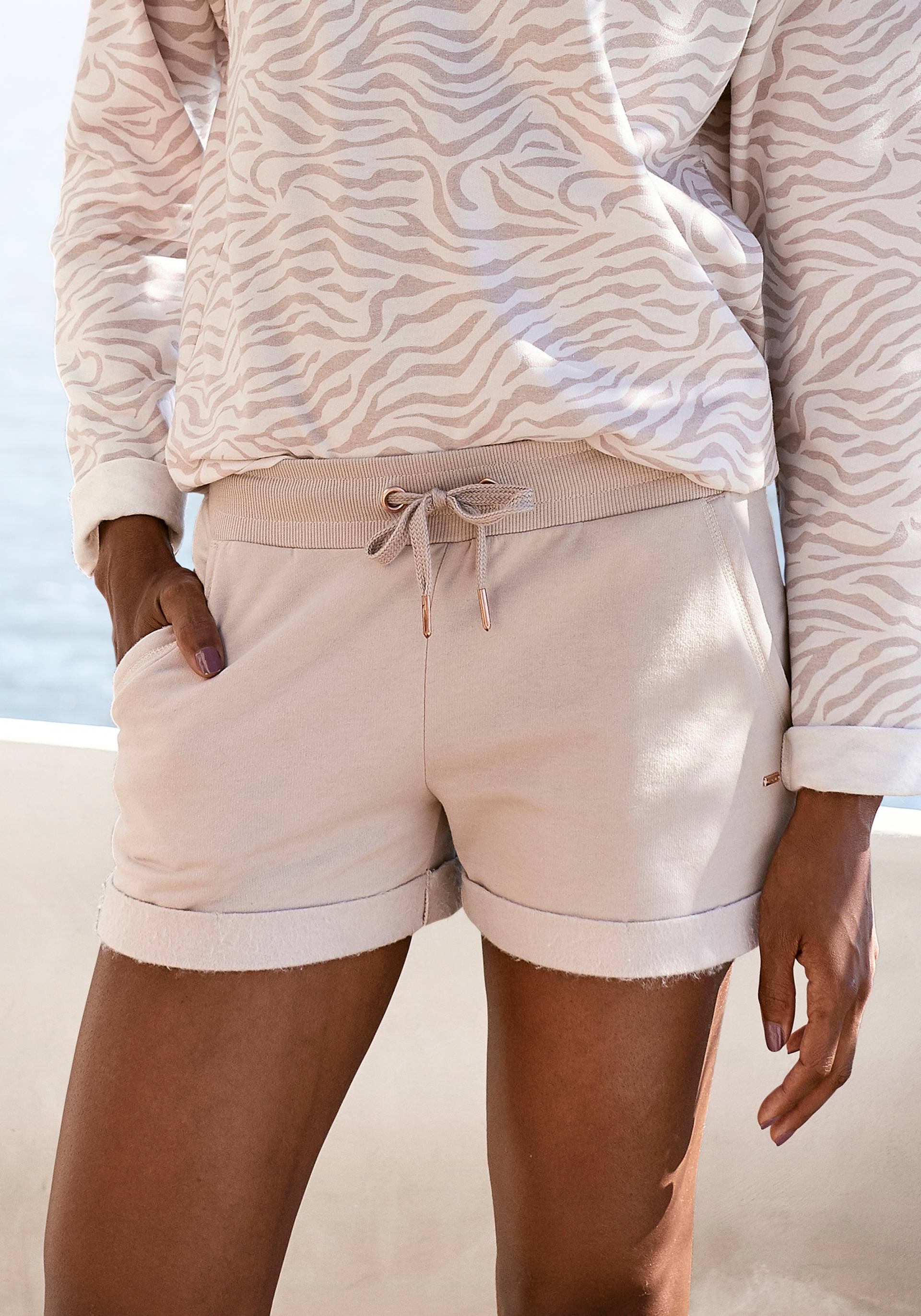 LASCANA Shorts von LASCANA