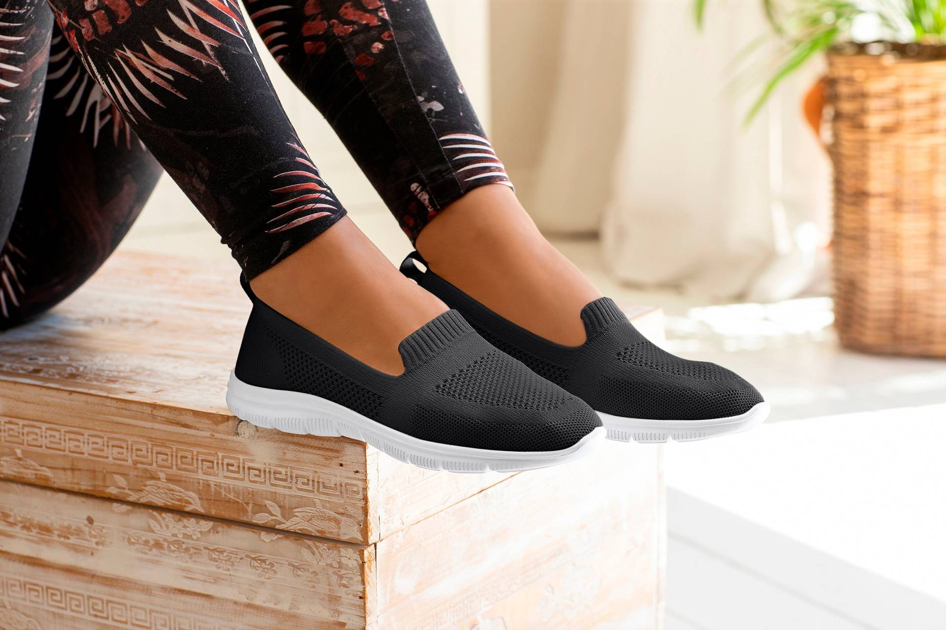 LASCANA Slipper, Slip-On-Sneaker, Halbschuh, ultraleichter Sneaker, VEGAN LASCANA Slipper, Slip-On-Sneaker, Halbschuh, ultraleichter Sneaker, VEGAN von LASCANA