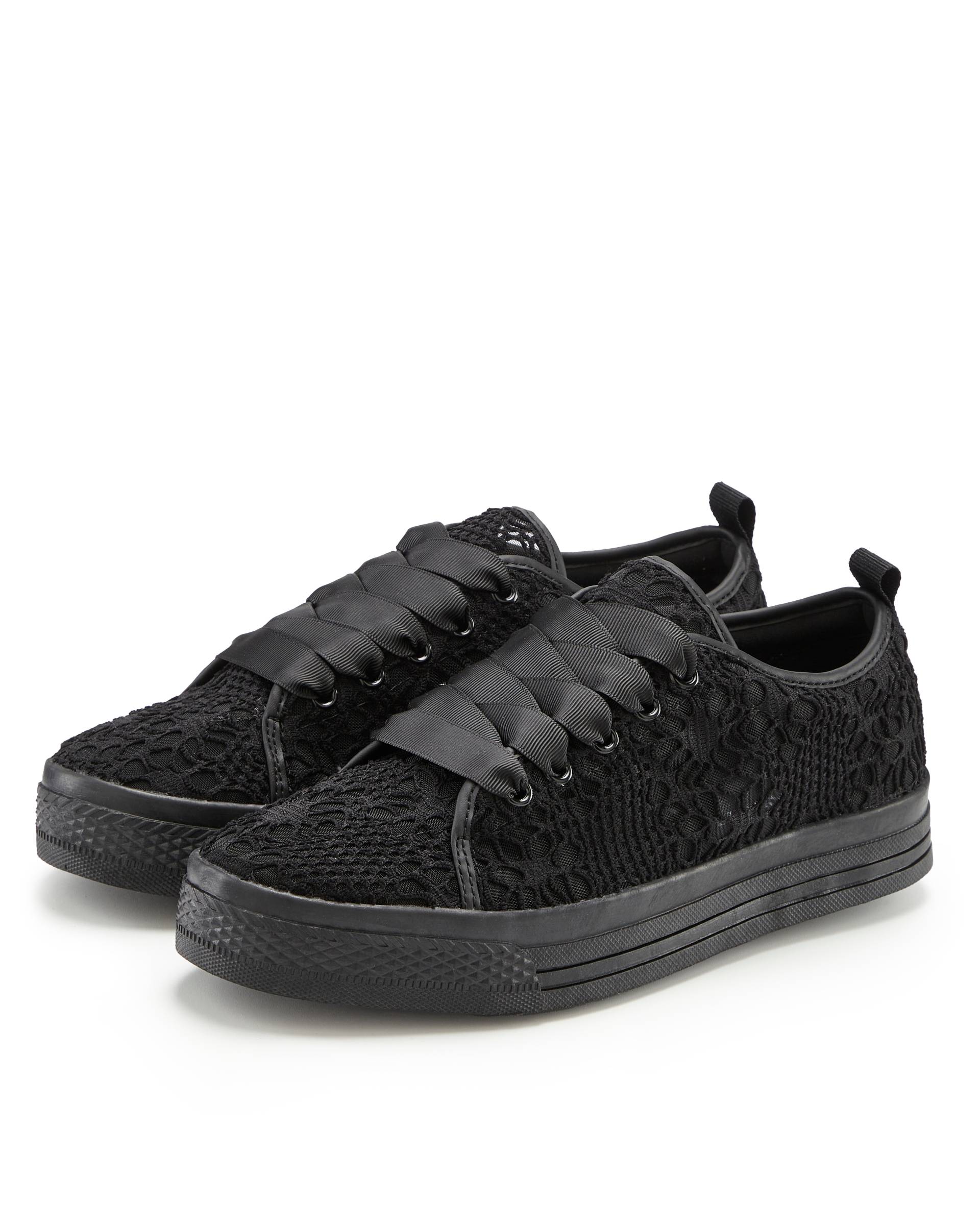 LASCANA Sneaker, mit leichter Plateausohle und Spitze, Schnürhalbschuhe, Freizeitschuhe von LASCANA
