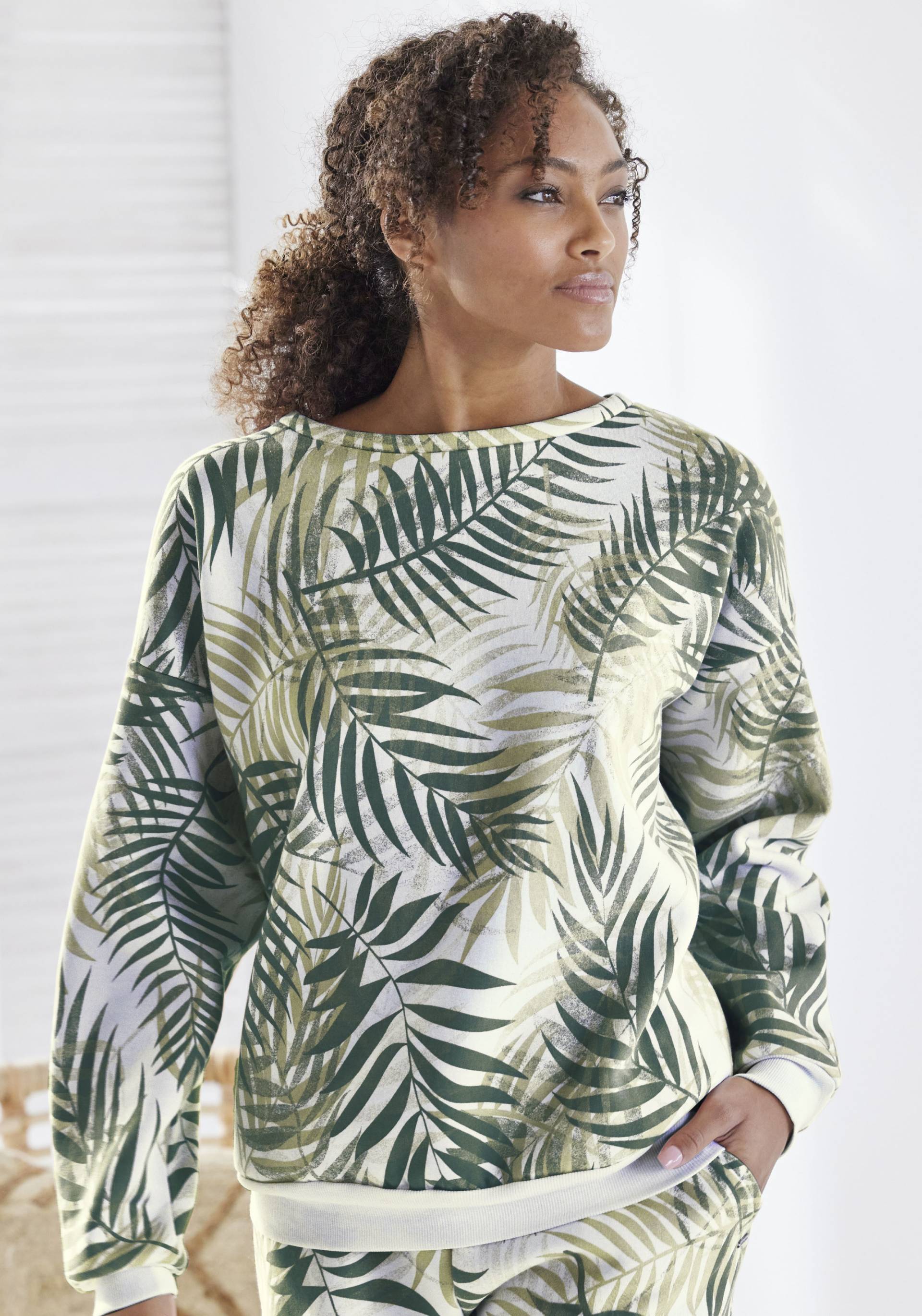 LASCANA Sweater, Loungeshirt mit Allover-Blätterdruck, Loungewear LASCANA Sweater, Loungeshirt mit Allover-Blätterdruck, Loungewear von LASCANA
