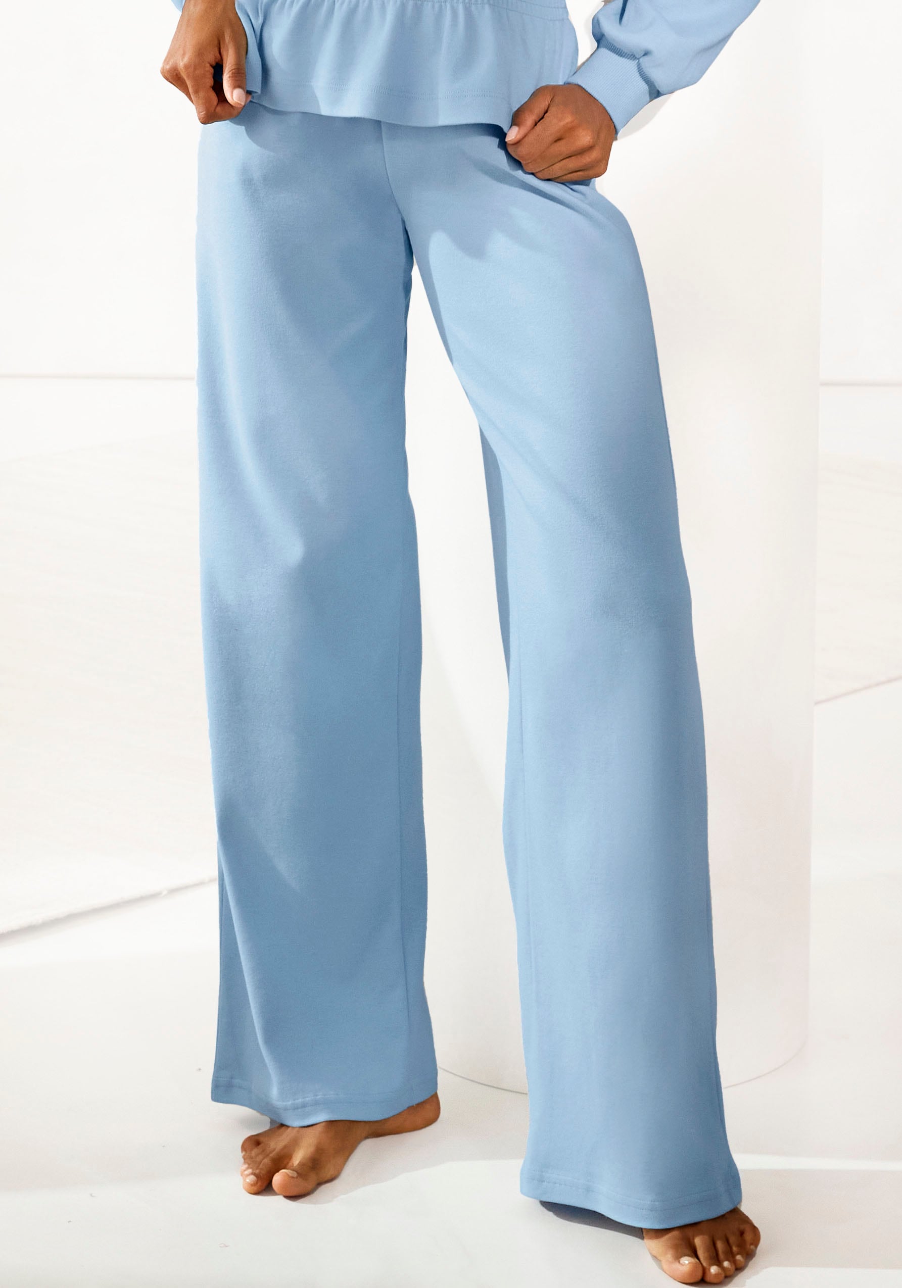 LASCANA Sweathose, mit ausgestelltem Bein, Loungewear von LASCANA