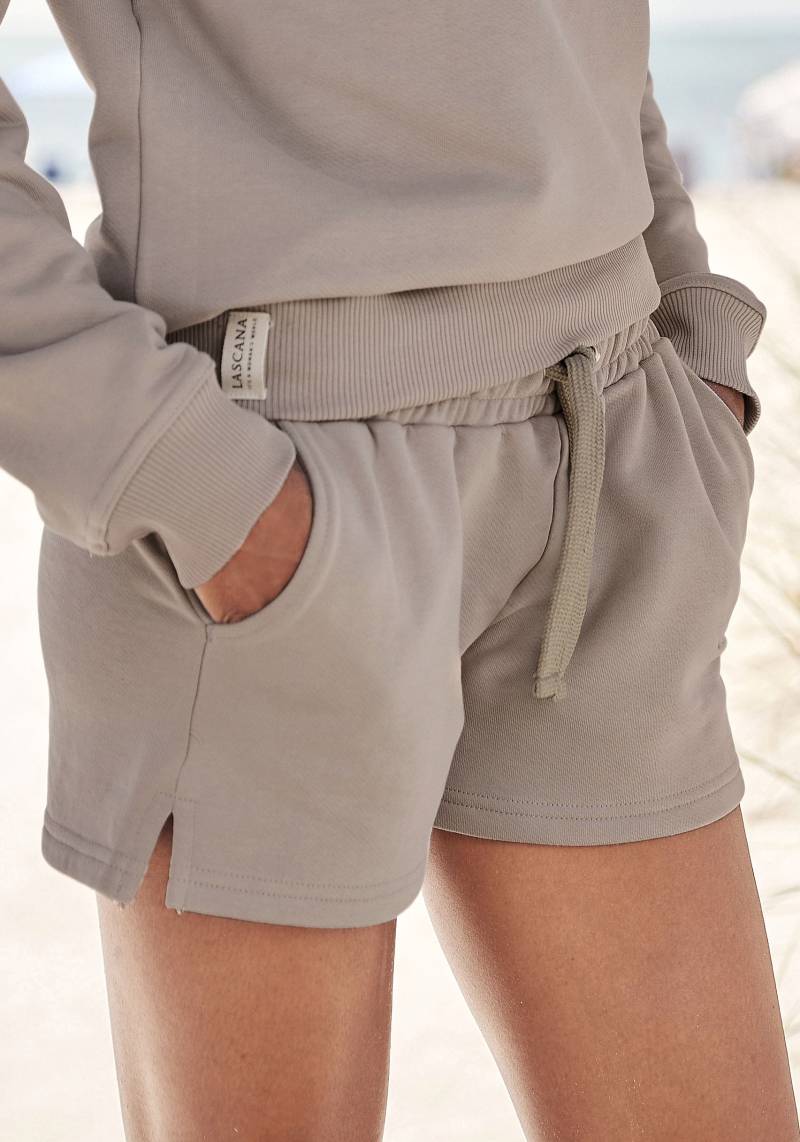 LASCANA Sweatshorts, aus organischer Baumwolle, Loungewear von LASCANA