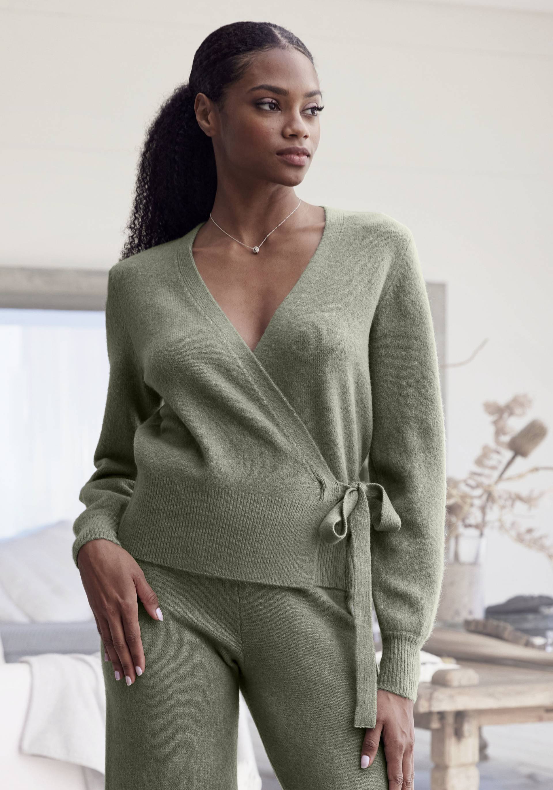 LASCANA Wickelstrickjacke, mit breitem Rippbündchen, Loungewear LASCANA Wickelstrickjacke, mit breitem Rippbündchen, Loungewear von LASCANA