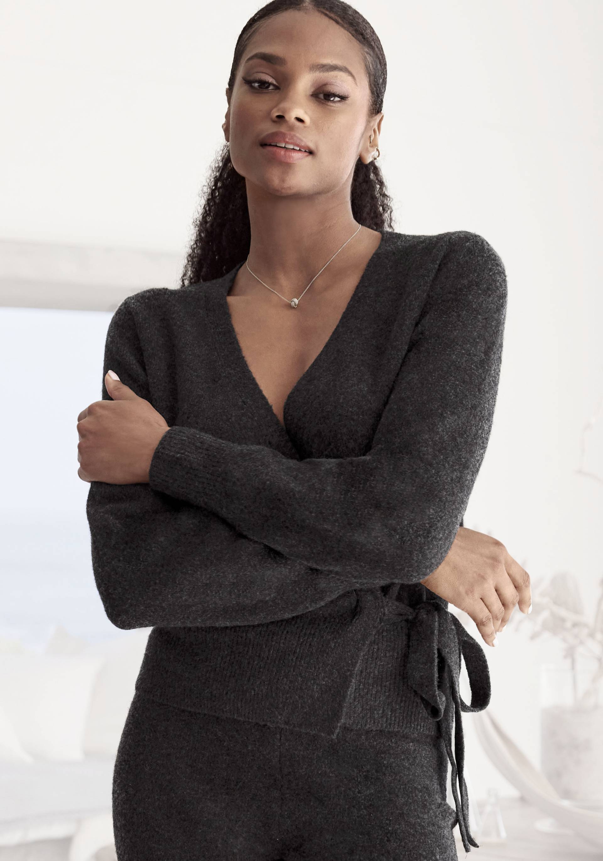 LASCANA Wickelstrickjacke, mit breitem Rippbündchen, Loungewear LASCANA Wickelstrickjacke, mit breitem Rippbündchen, Loungewear von LASCANA
