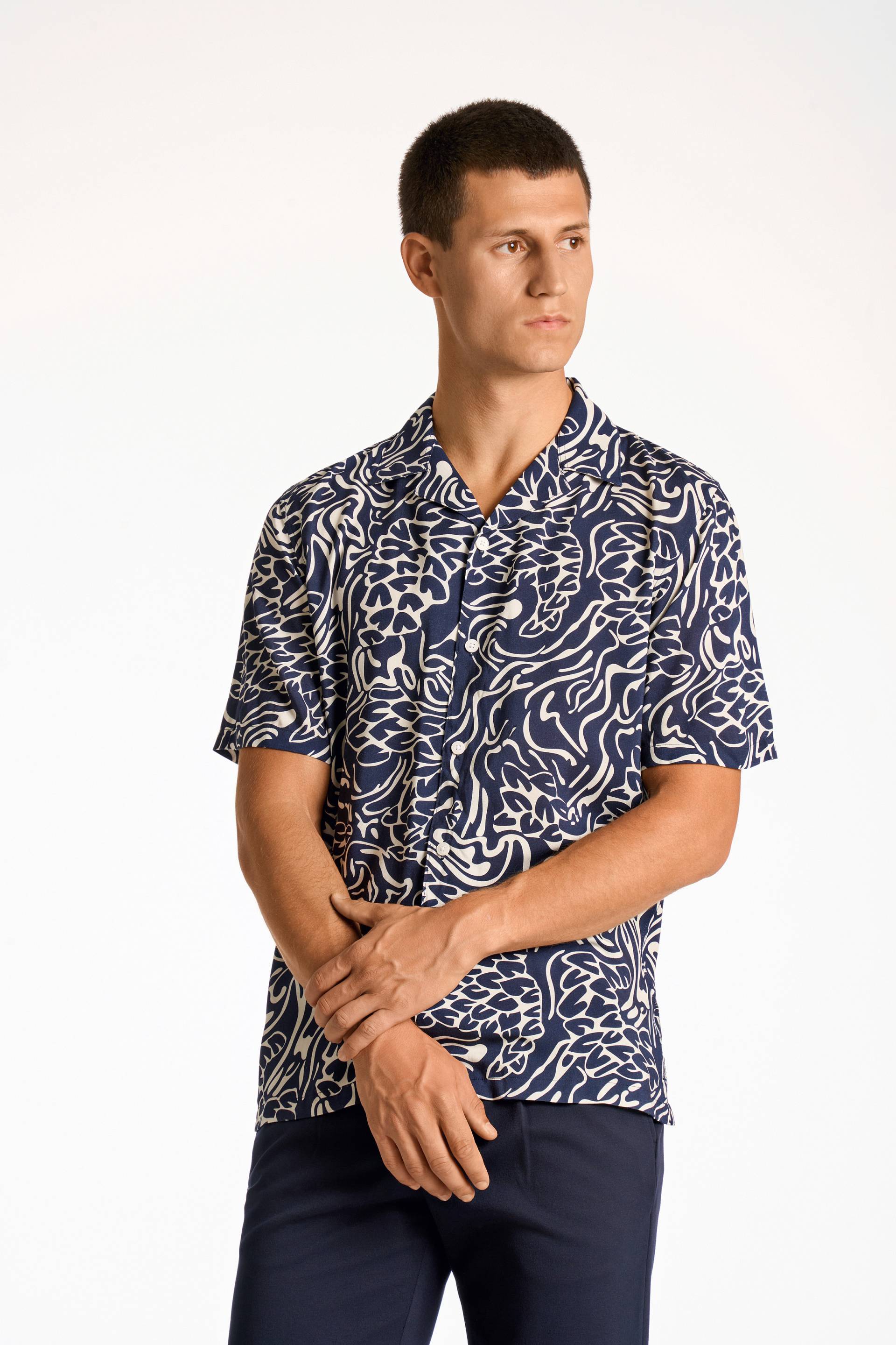 LINDBERGH Print-Shirt, mit Muster und aus reiner Viskose von LINDBERGH