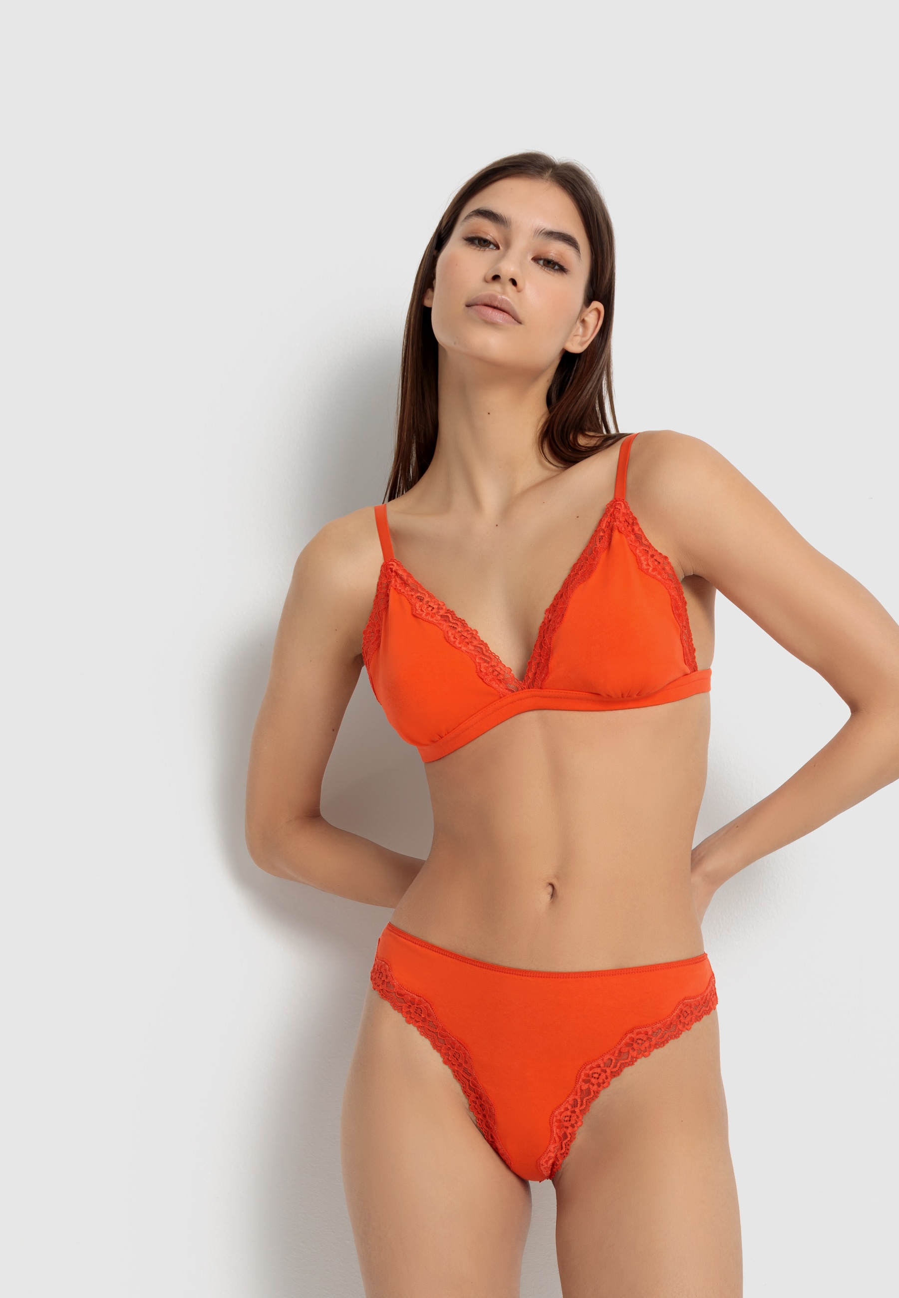 LSCN by LASCANA Bralette, mit zarter Spitzenkante LSCN by LASCANA Bralette, mit zarter Spitzenkante von LSCN by LASCANA