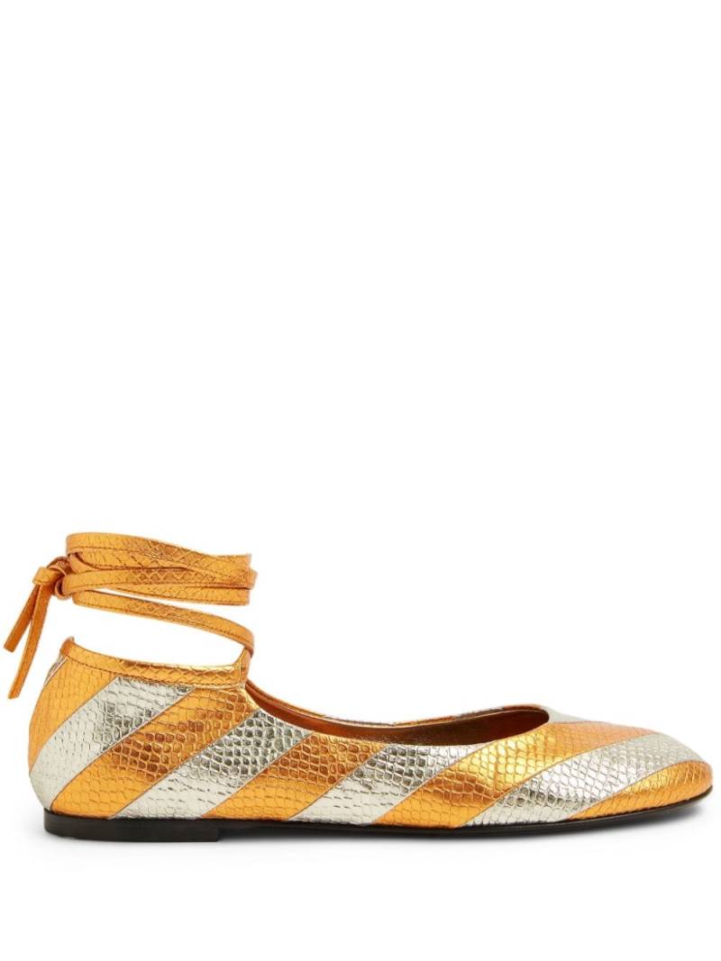 La DoubleJ striped metallic-effect ballerina shoes - Orange von La DoubleJ