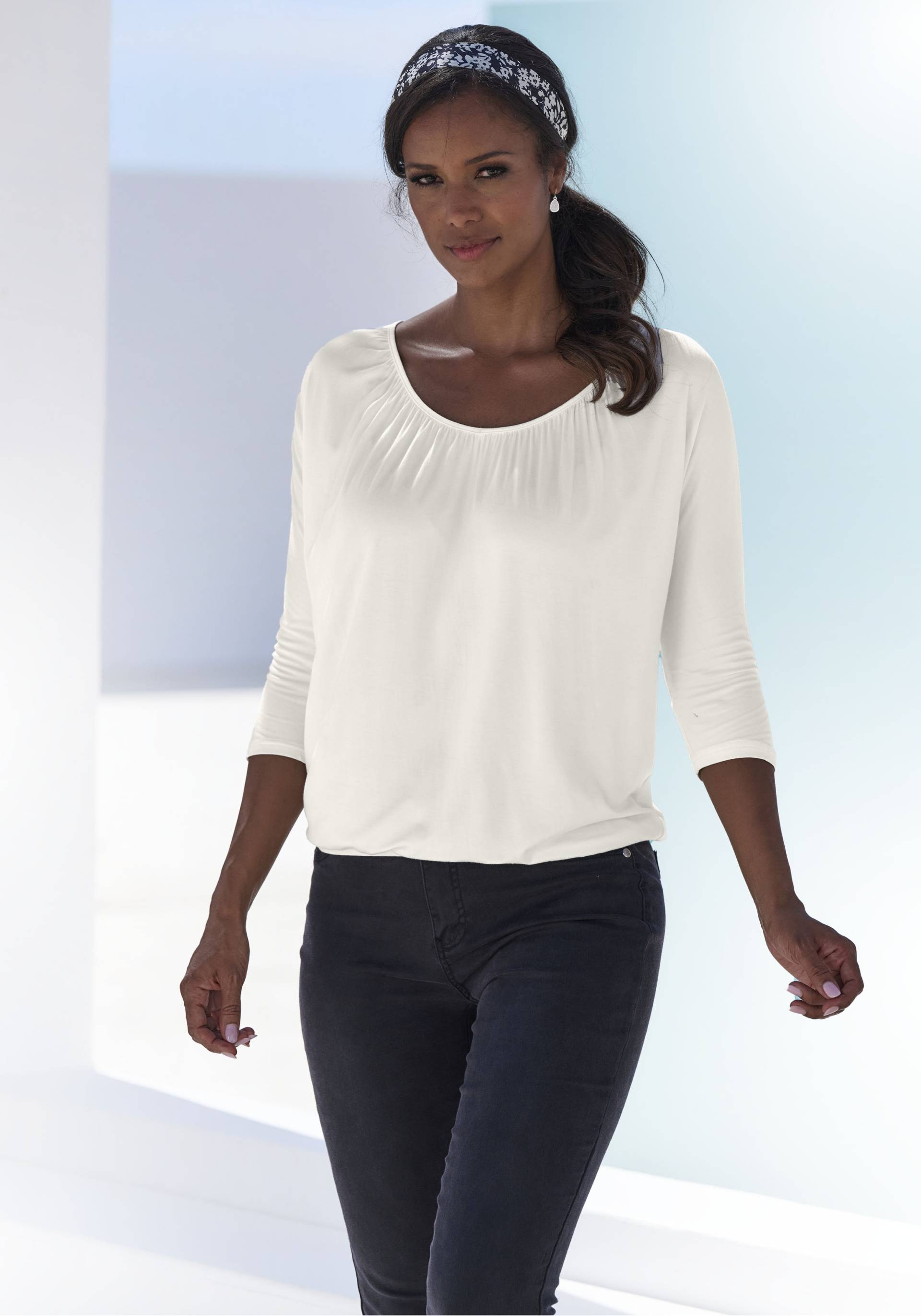 LASCANA 3/4-Arm-Shirt »mit zarter Raffung am Ausschnitt«, aus weichem Viskose-Stretch LASCANA 3/4-Arm-Shirt »mit zarter Raffung am Ausschnitt«, aus weichem Viskose-Stretch von Lascana