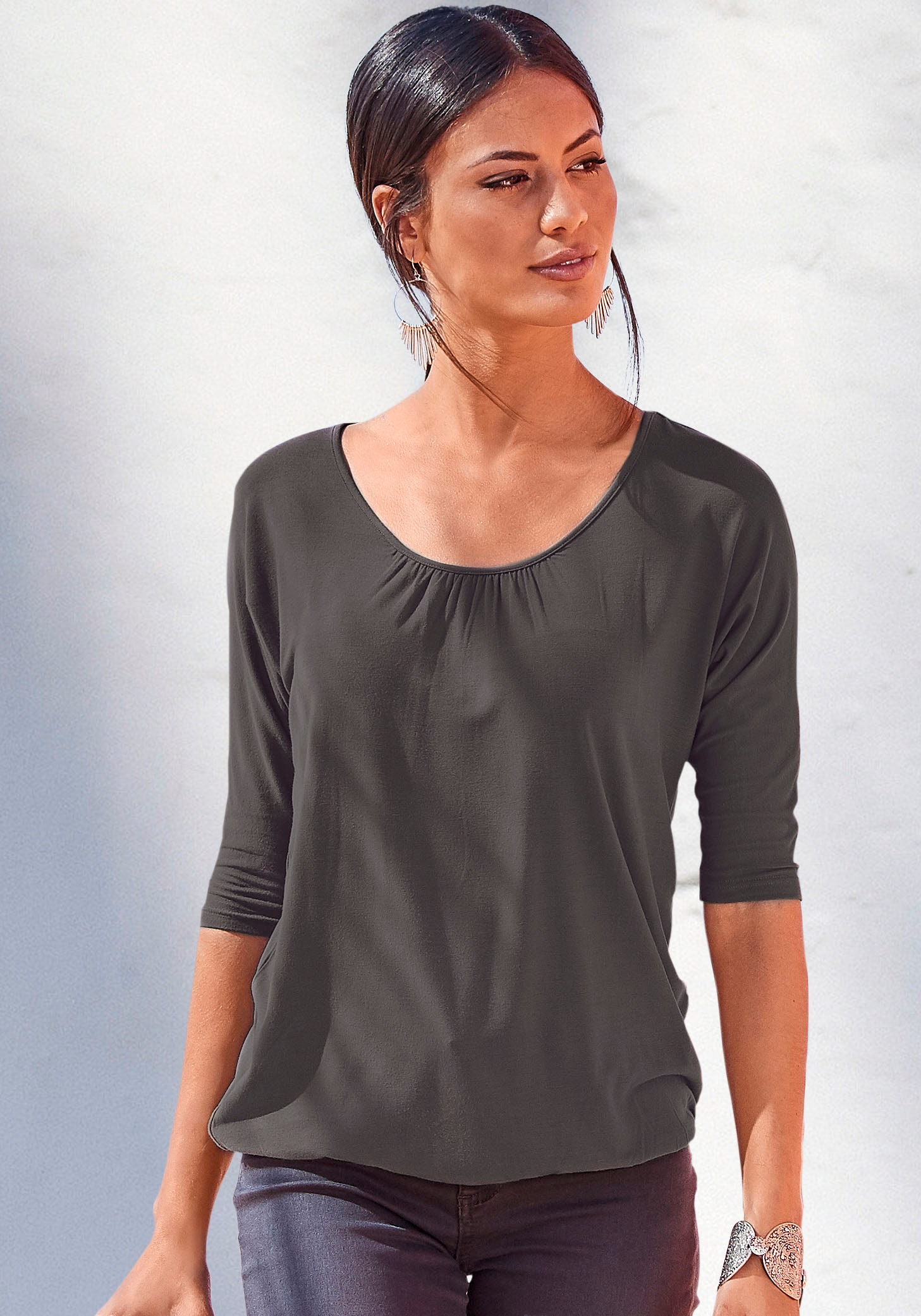 LASCANA 3/4-Arm-Shirt, mit zarter Raffung am Ausschnitt LASCANA 3/4-Arm-Shirt, mit zarter Raffung am Ausschnitt von Lascana