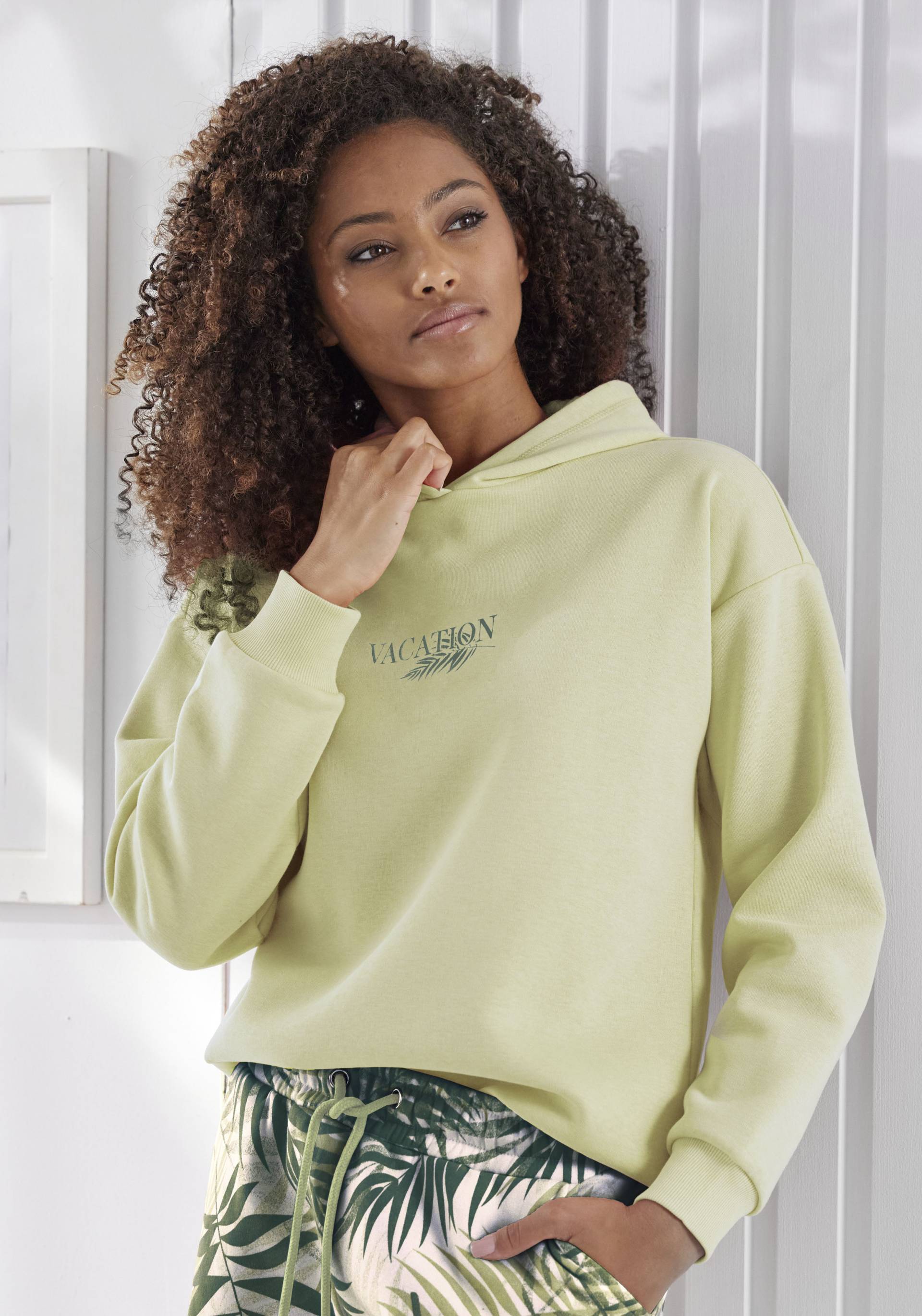 LASCANA Hoodie, (1 tlg.), Kapuzensweatshirt, Loungeshirt mit Frontprint, Loungewear von Lascana
