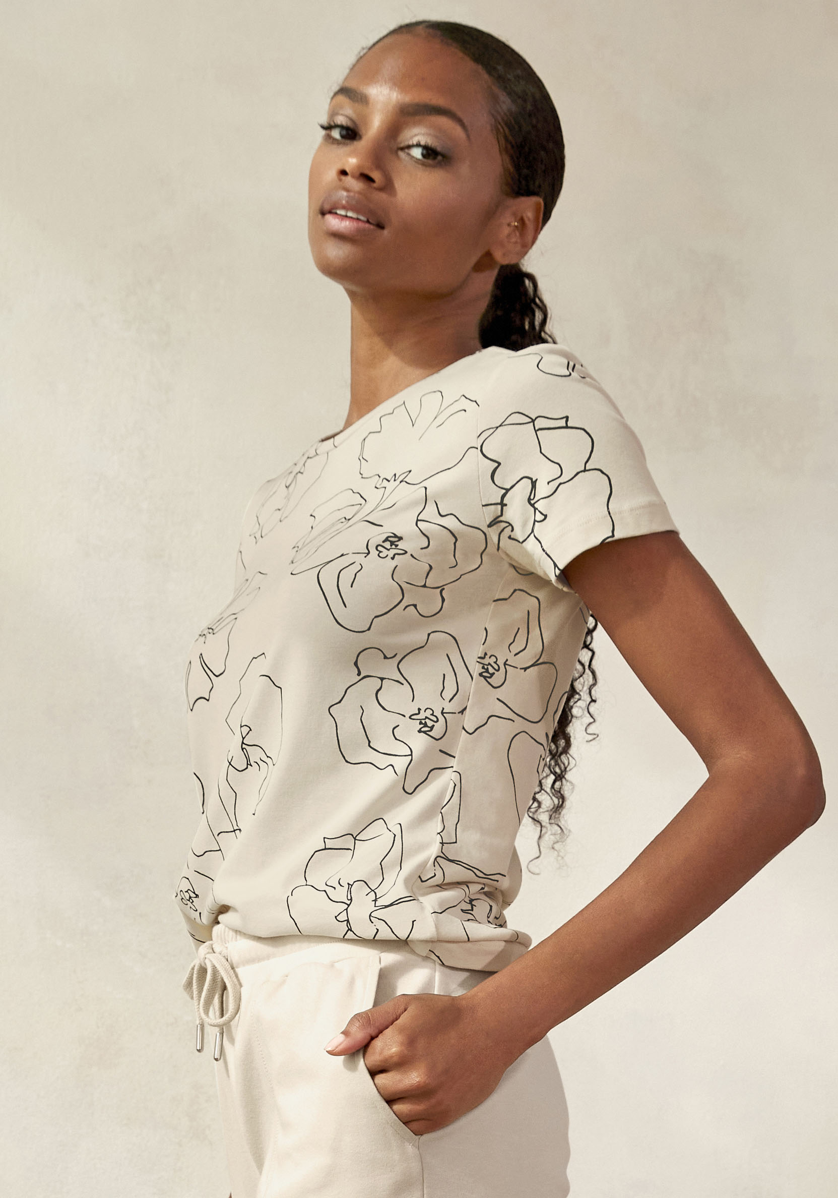 LASCANA Kurzarmshirt, mit Blütendruck, Loungewear LASCANA Kurzarmshirt, mit Blütendruck, Loungewear von Lascana
