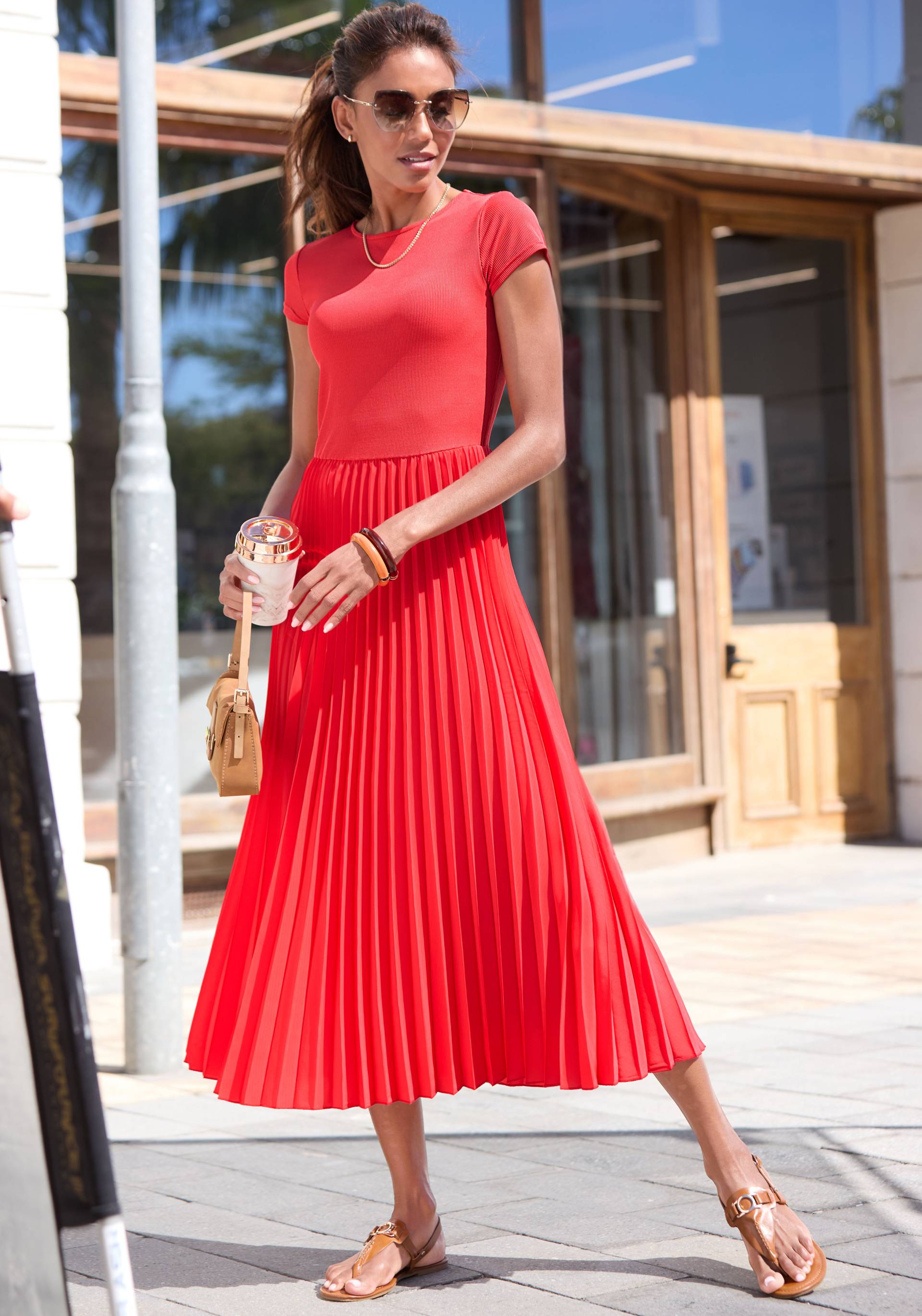 LASCANA Midikleid, mit Plisseerockteil, Basic, modisch LASCANA Midikleid, mit Plisseerockteil, Basic, modisch von Lascana